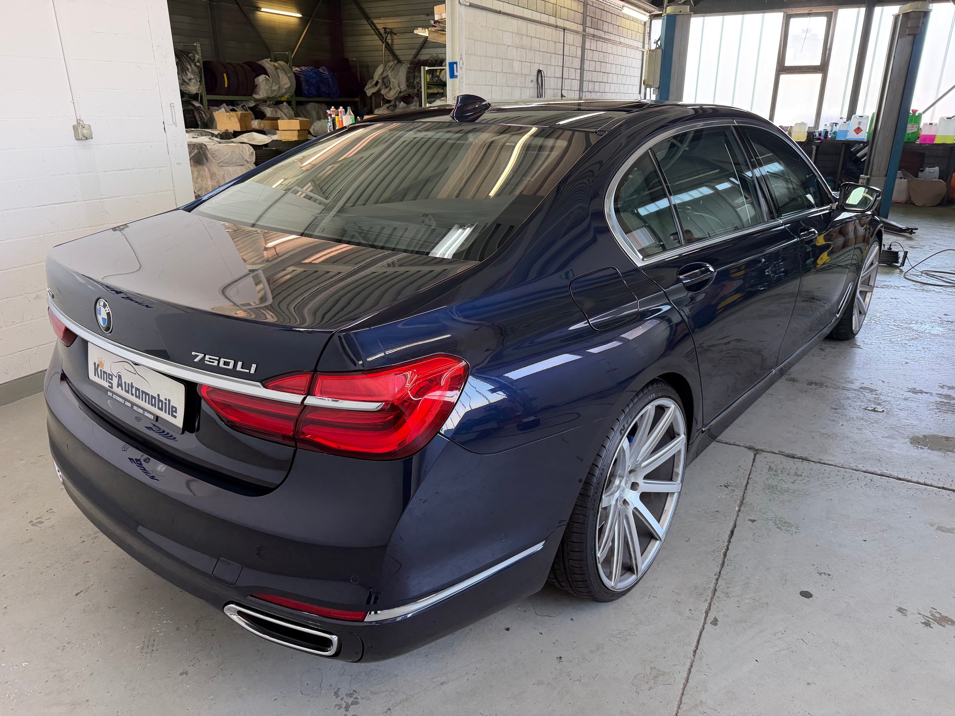 BMW 750Li xDrive Steptronic | CH-Auto | BMW Service | Laserlight | Executive Lounge-image-6