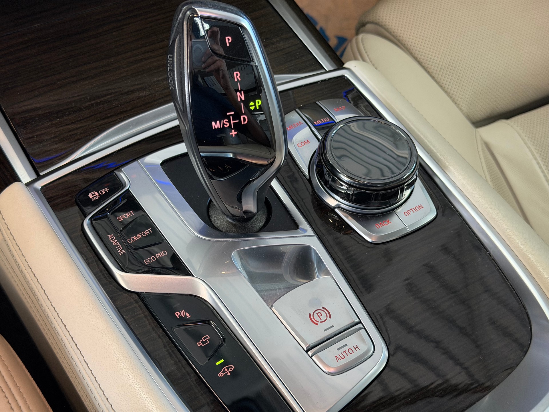 BMW 750Li xDrive Steptronic | CH-Auto | BMW Service | Laserlight | Executive Lounge-image-19