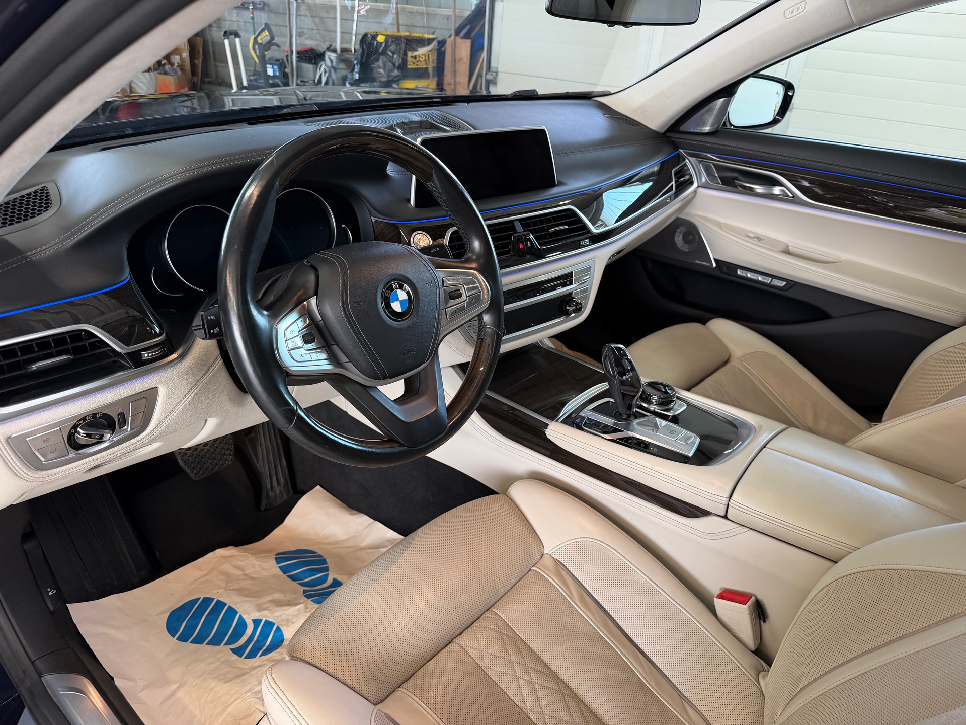BMW 750Li xDrive Steptronic | CH-Auto | BMW Service | Laserlight | Executive Lounge-image-7