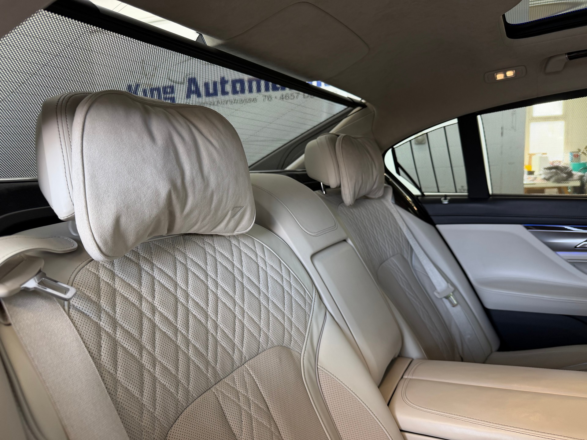 BMW 750Li xDrive Steptronic | CH-Auto | BMW Service | Laserlight | Executive Lounge-image-16