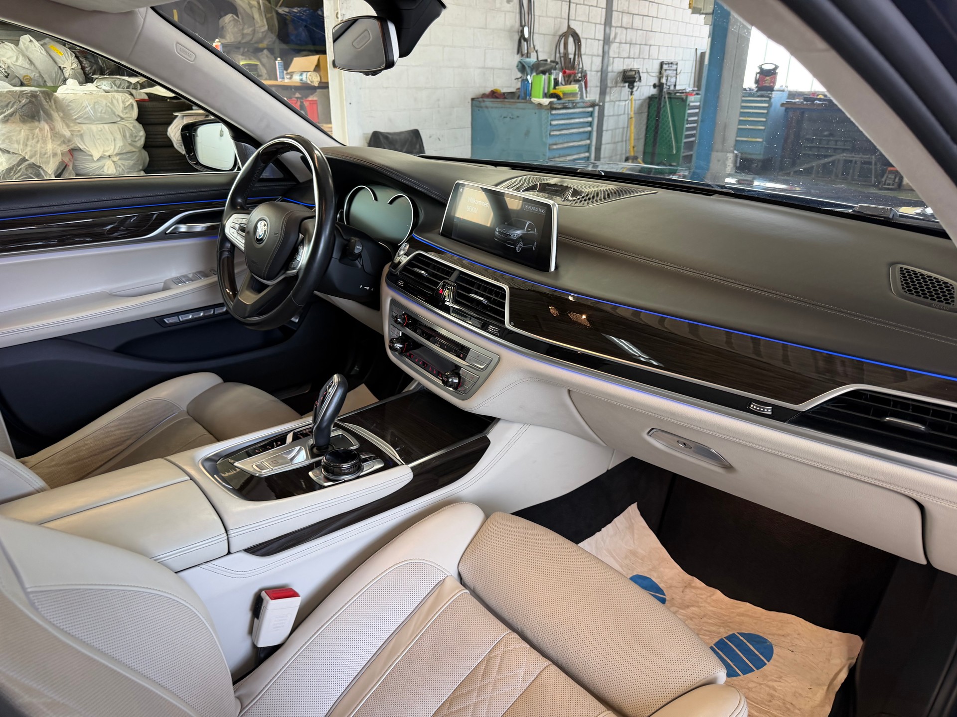 BMW 750Li xDrive Steptronic | CH-Auto | BMW Service | Laserlight | Executive Lounge-image-8