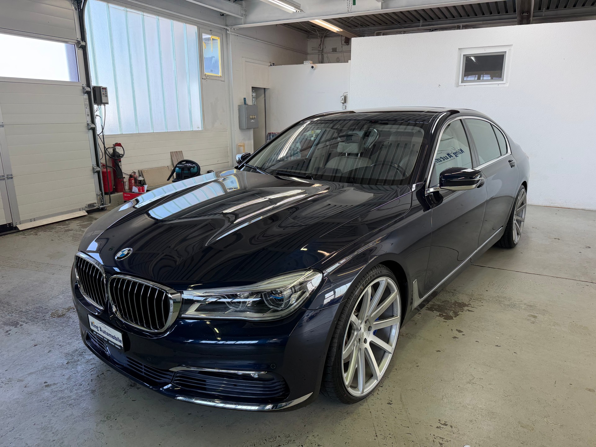BMW 750Li xDrive Steptronic | CH-Auto | BMW Service | Laserlight | Executive Lounge-showroom-element-1