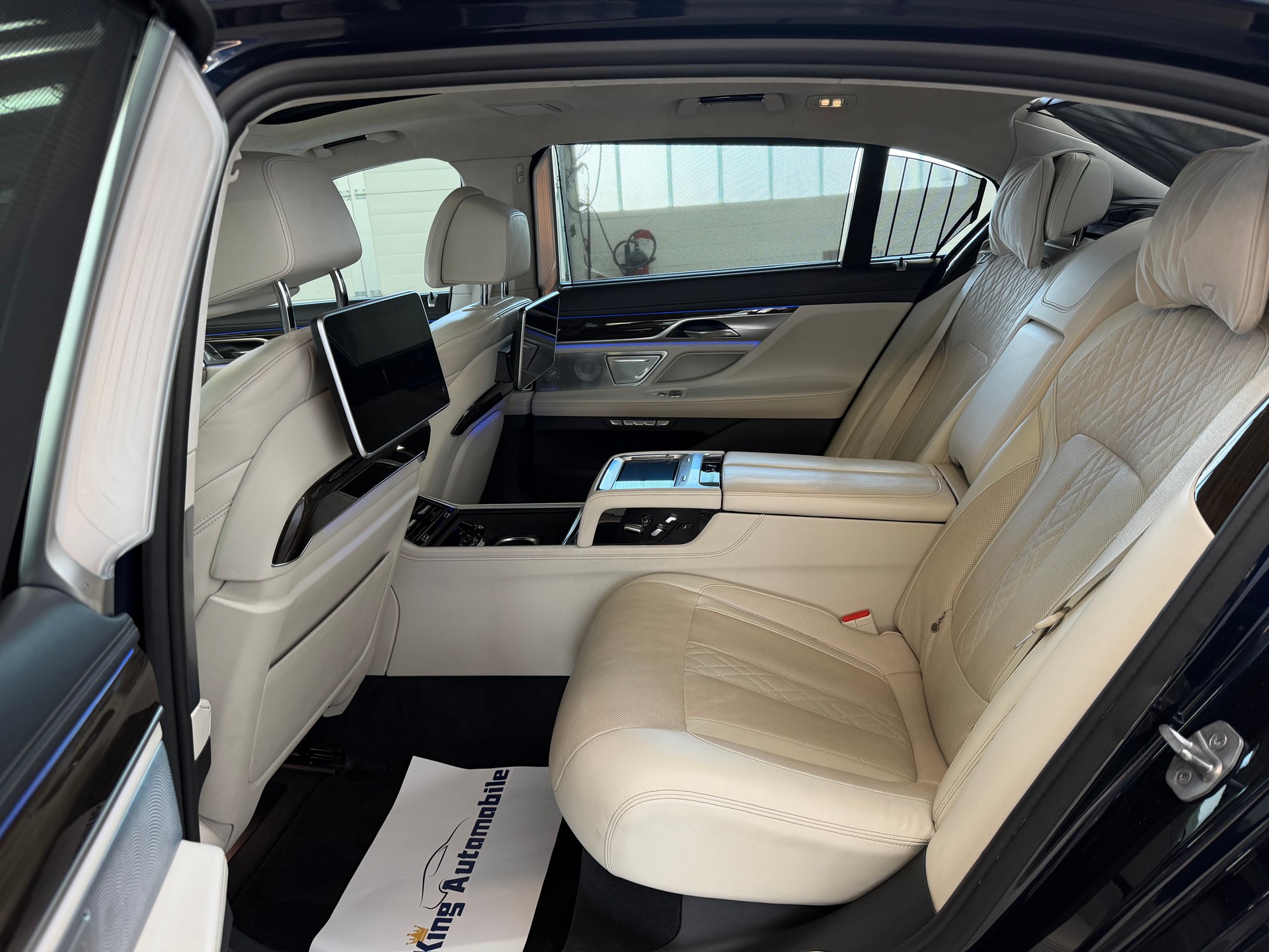 BMW 750Li xDrive Steptronic | CH-Auto | BMW Service | Laserlight | Executive Lounge-image-9