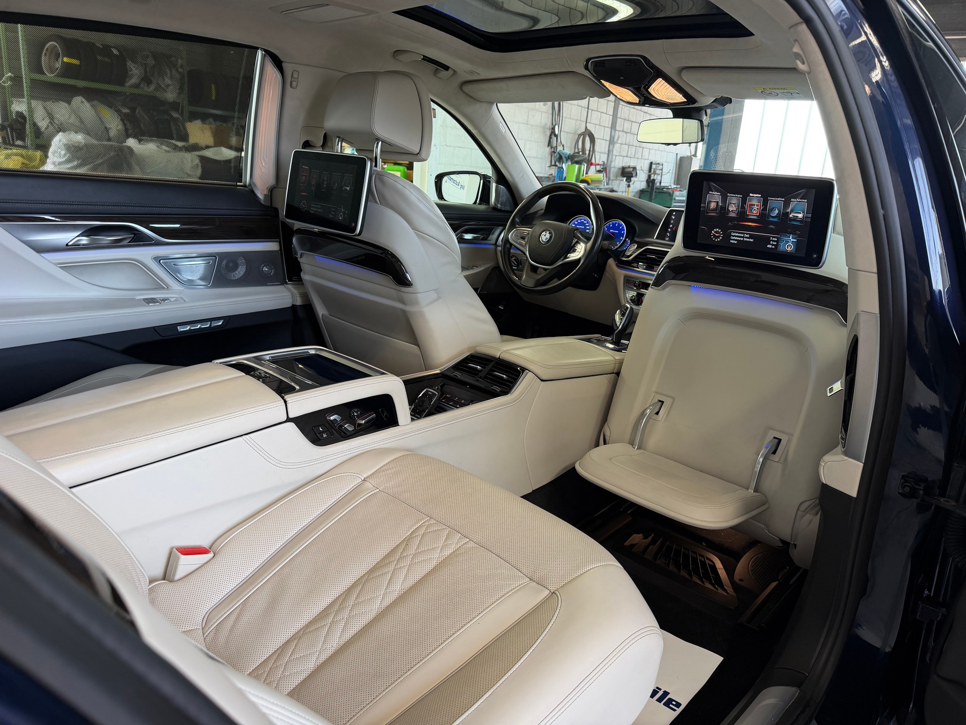 BMW 750Li xDrive Steptronic | CH-Auto | BMW Service | Laserlight | Executive Lounge-image-17