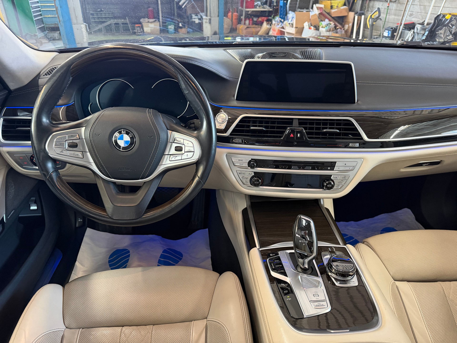 BMW 750Li xDrive Steptronic | CH-Auto | BMW Service | Laserlight | Executive Lounge-image-11