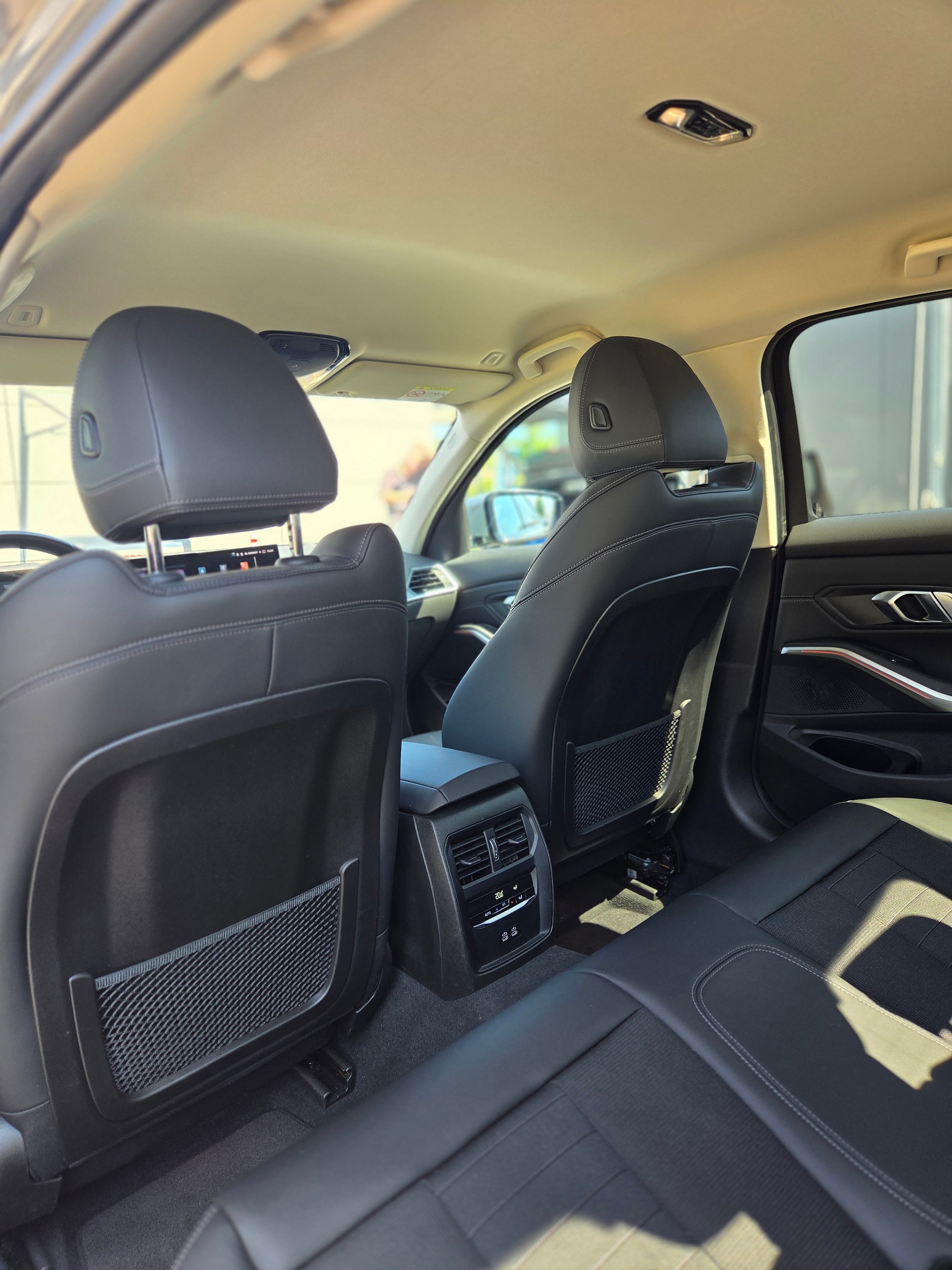 BMW 320d xDrive 48V Steptronic-image-9