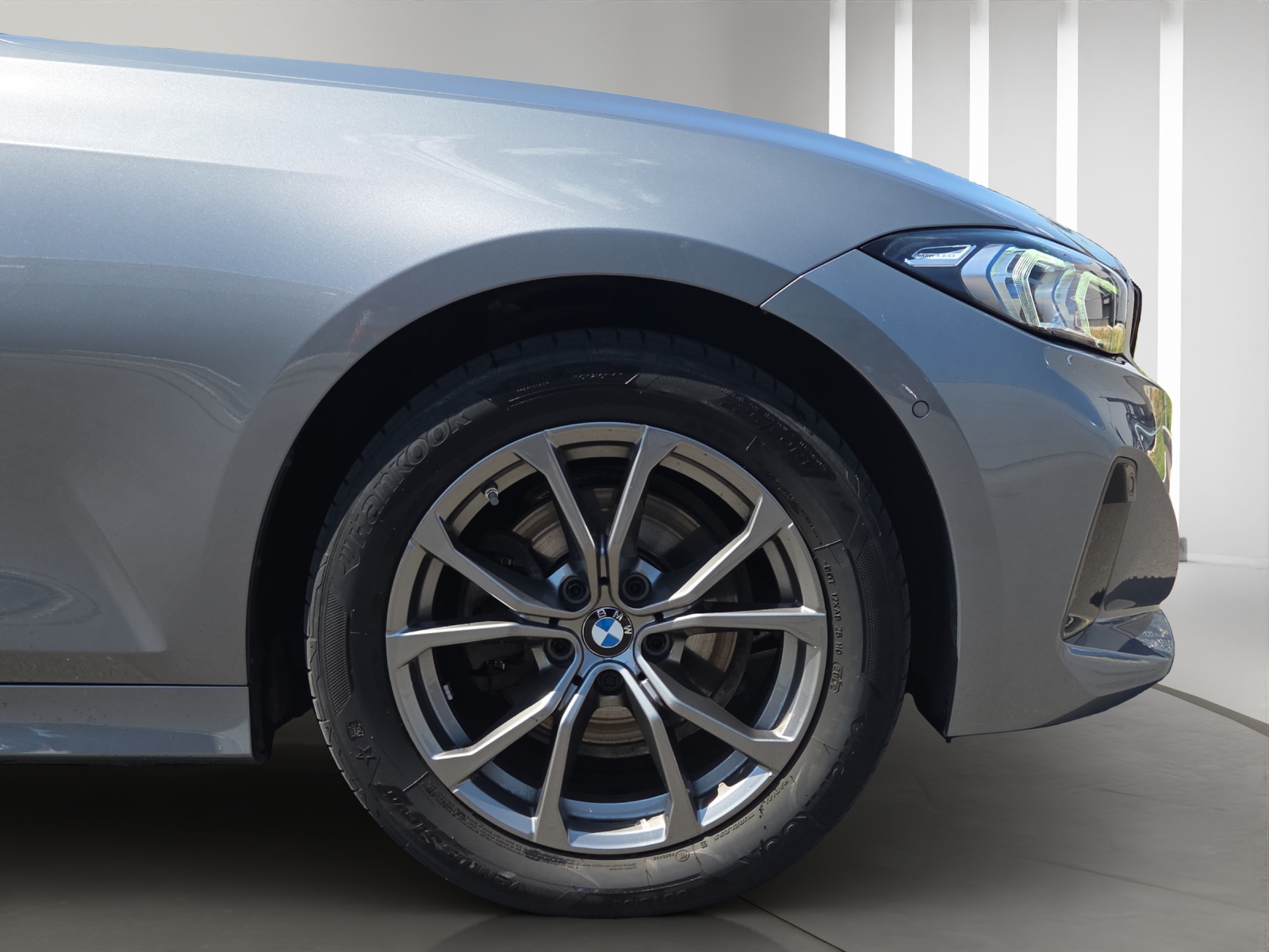 BMW 320d xDrive 48V Steptronic-image-5