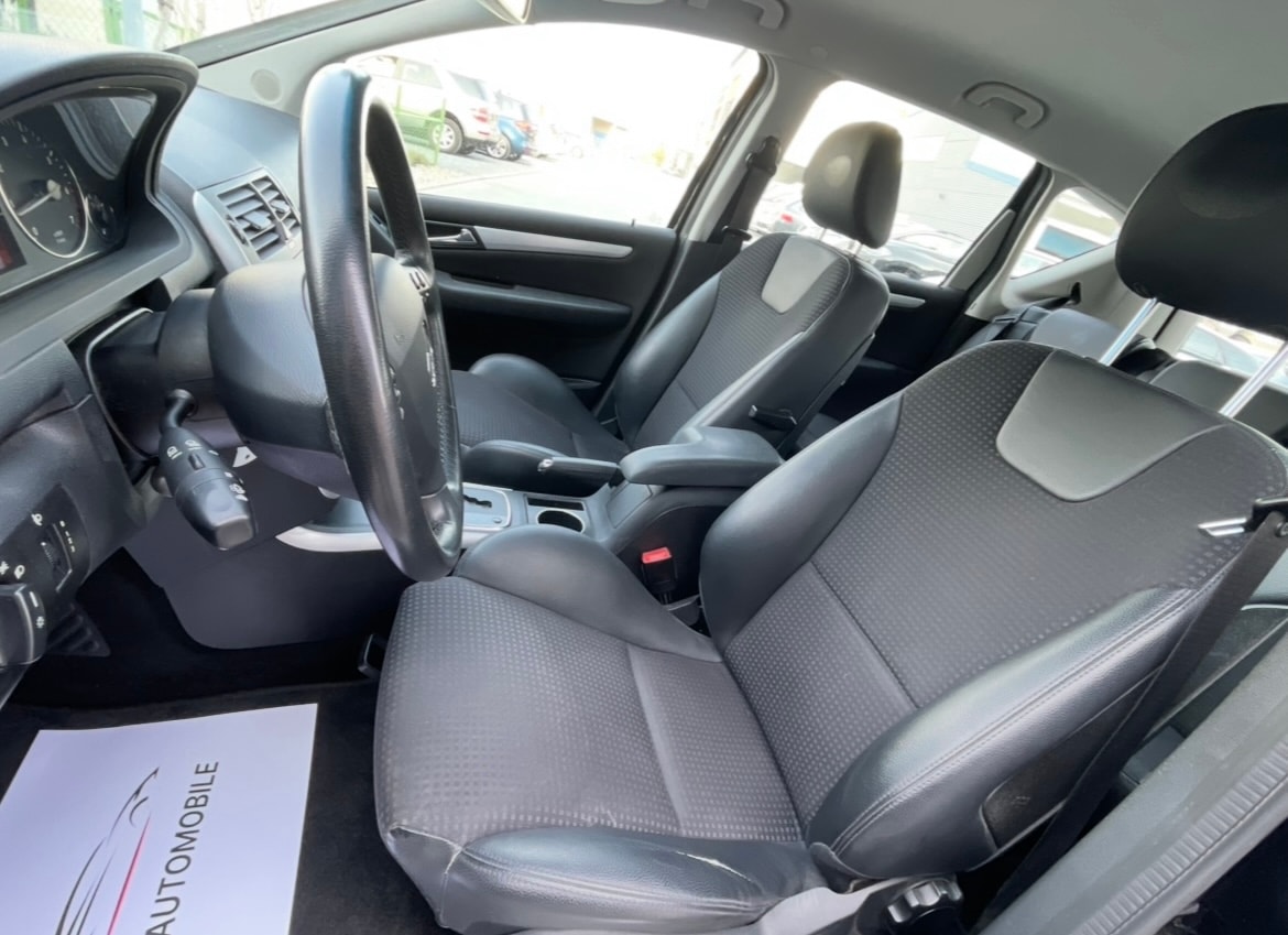 MERCEDES-BENZ A 200 T Avantgarde-image-12
