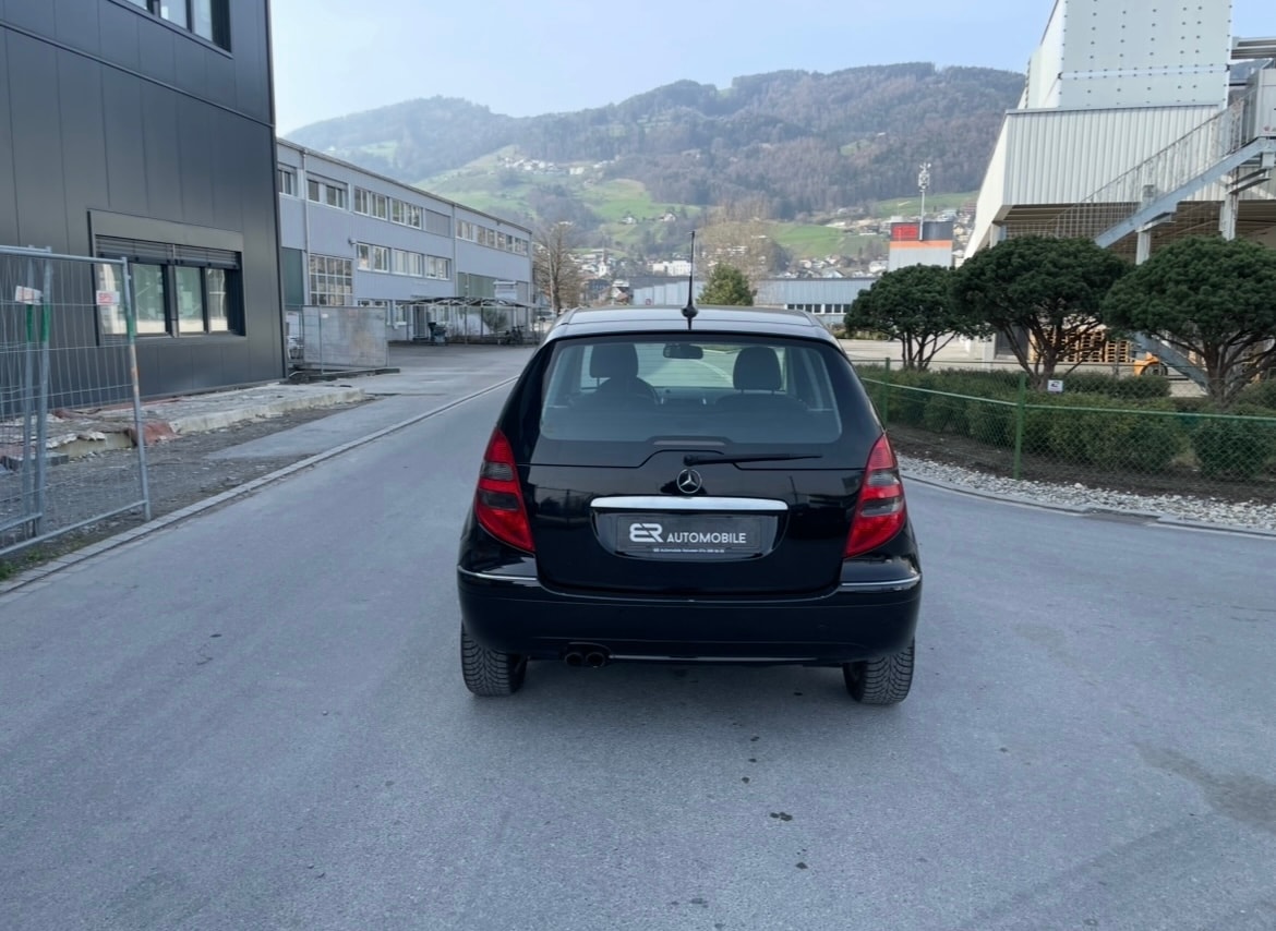 MERCEDES-BENZ A 200 T Avantgarde-image-7