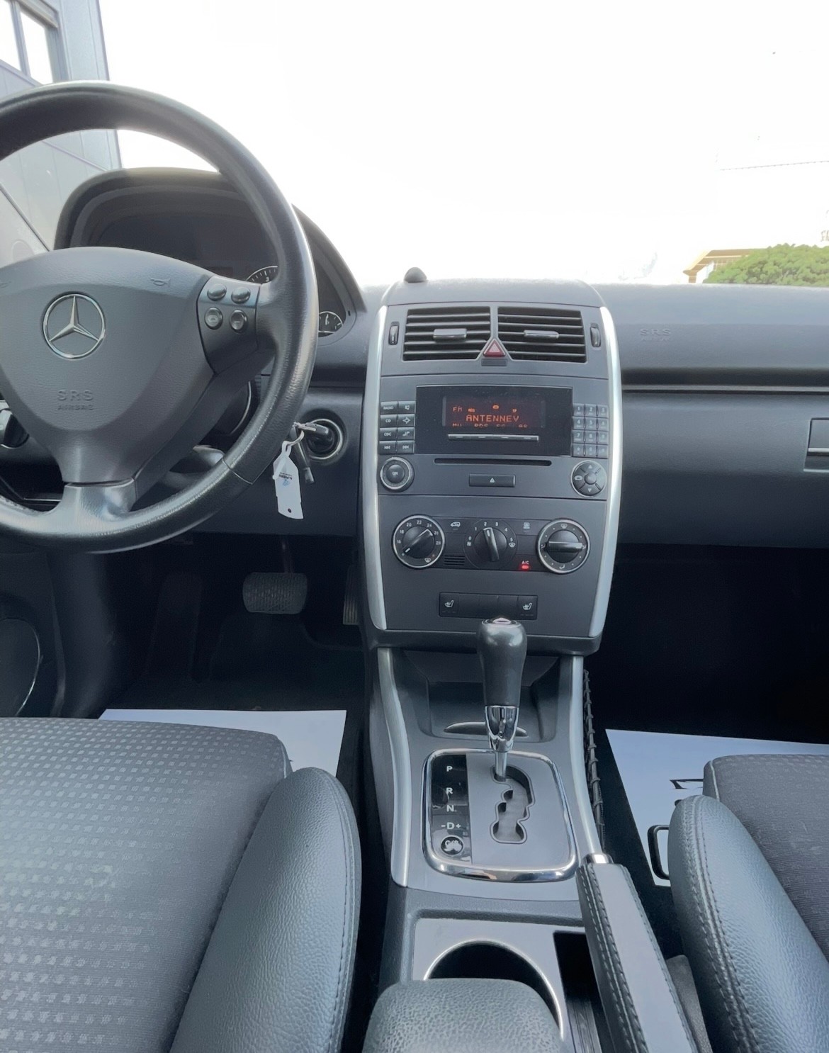MERCEDES-BENZ A 200 T Avantgarde-image-9