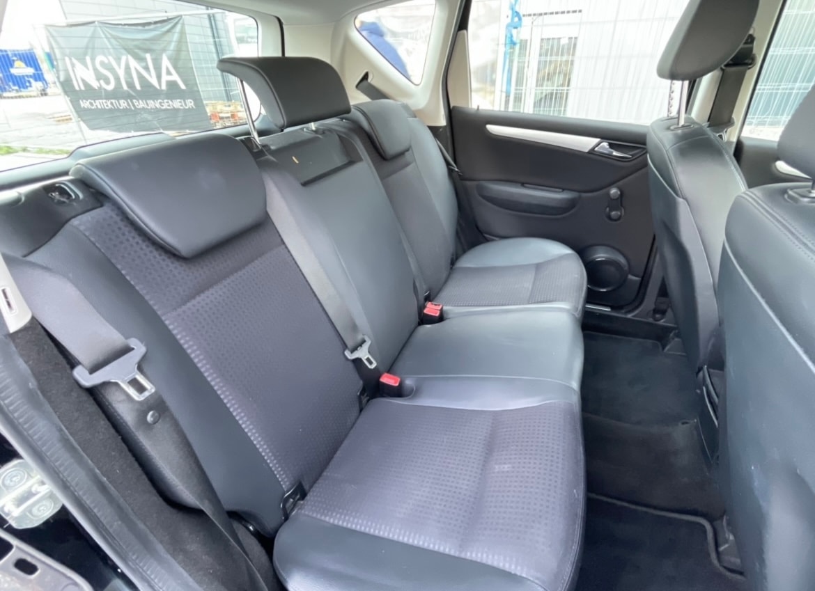 MERCEDES-BENZ A 200 T Avantgarde-image-14