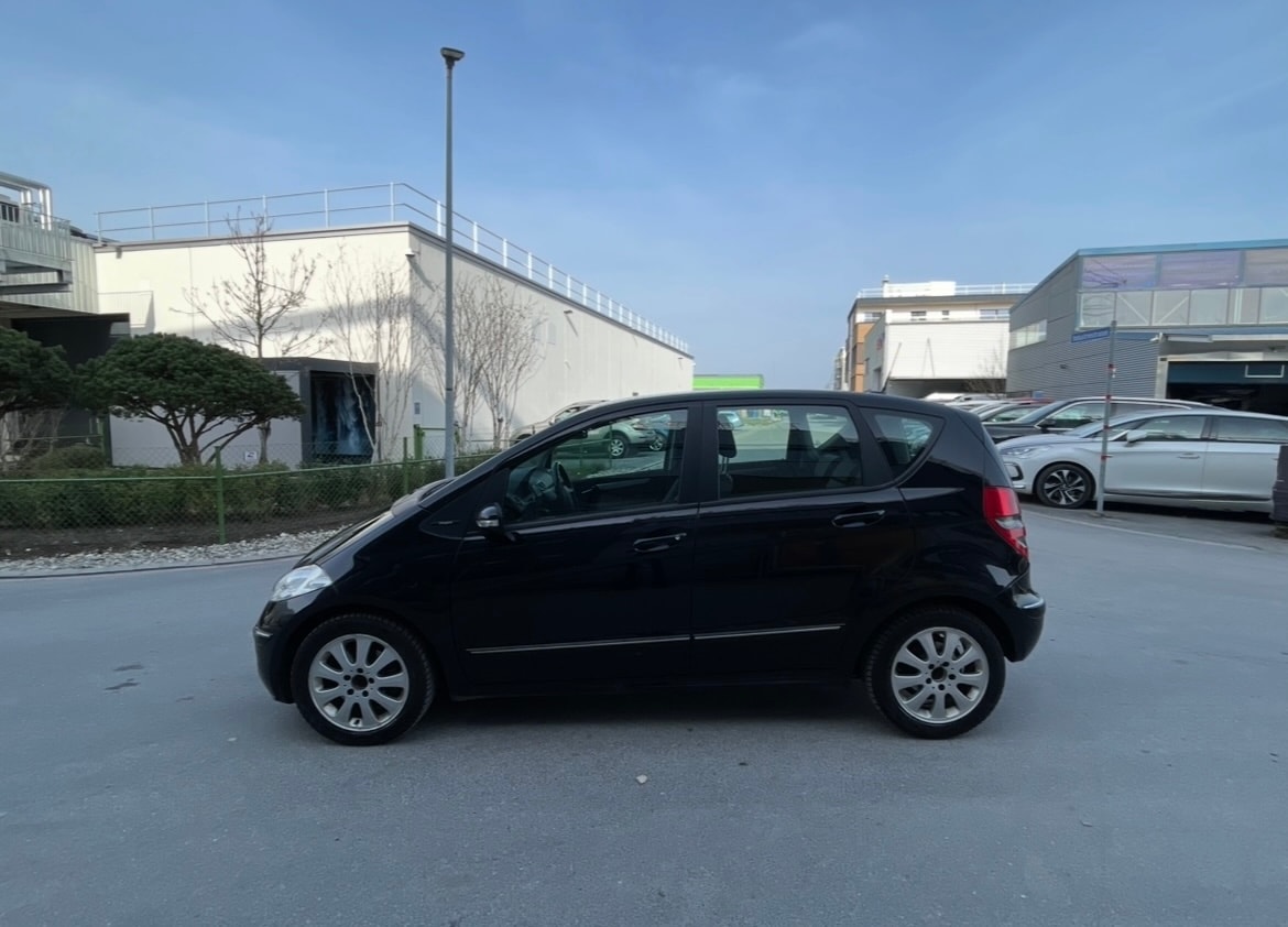 MERCEDES-BENZ A 200 T Avantgarde-image-3