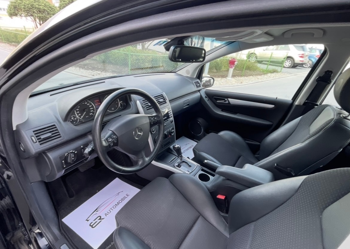MERCEDES-BENZ A 200 T Avantgarde-image-11