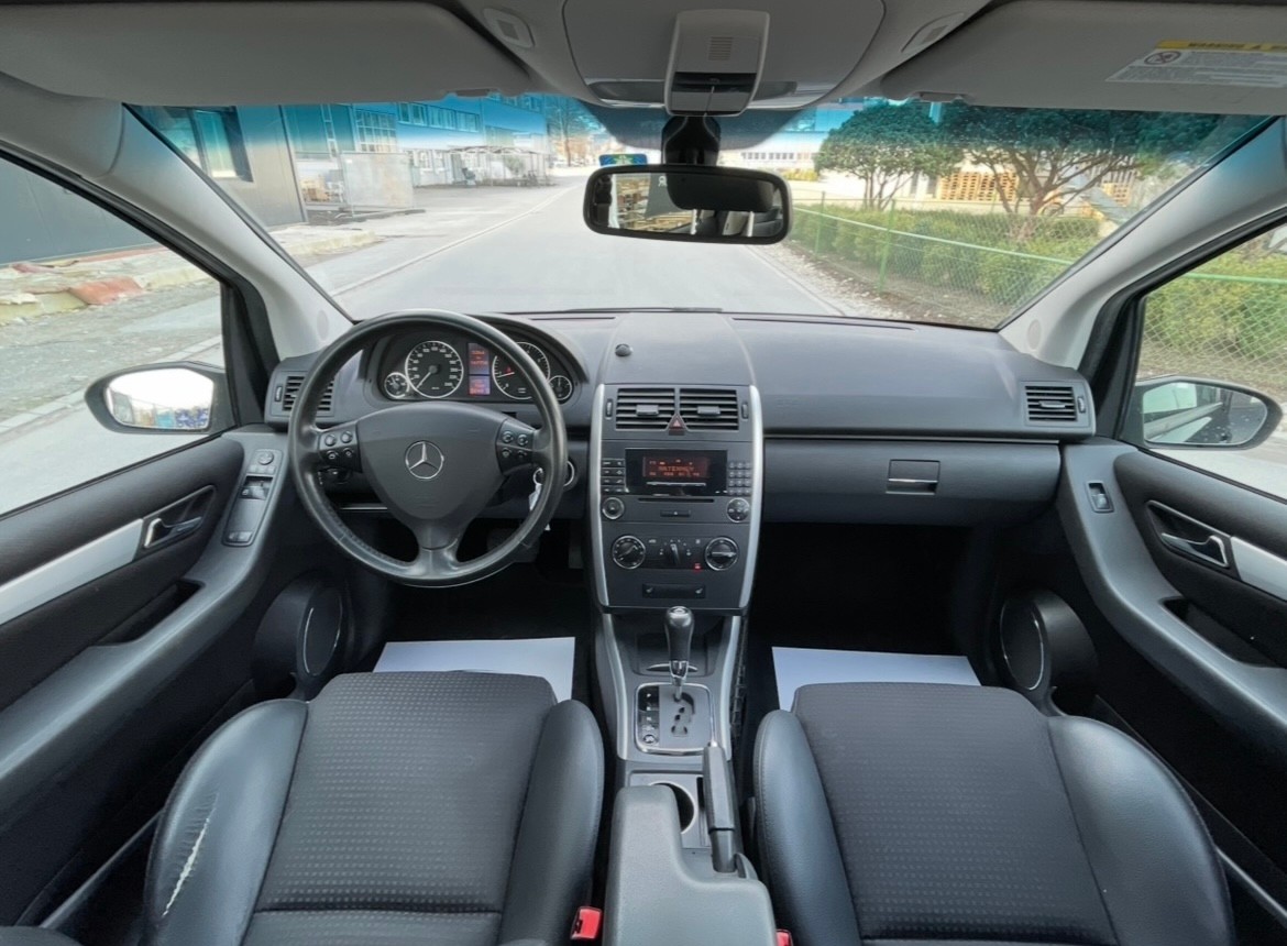 MERCEDES-BENZ A 200 T Avantgarde-image-8