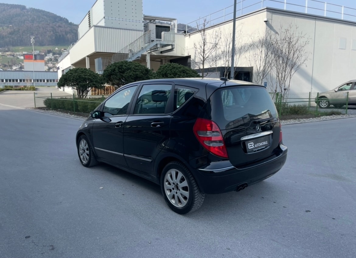 MERCEDES-BENZ A 200 T Avantgarde-image-4