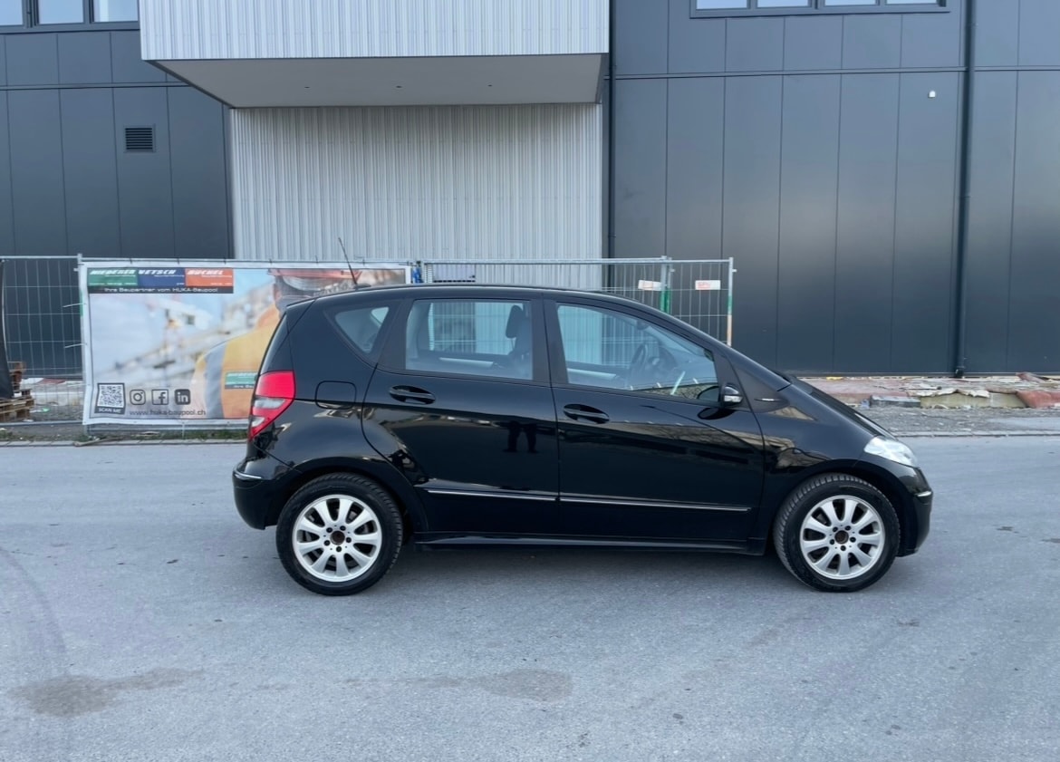 MERCEDES-BENZ A 200 T Avantgarde-image-2
