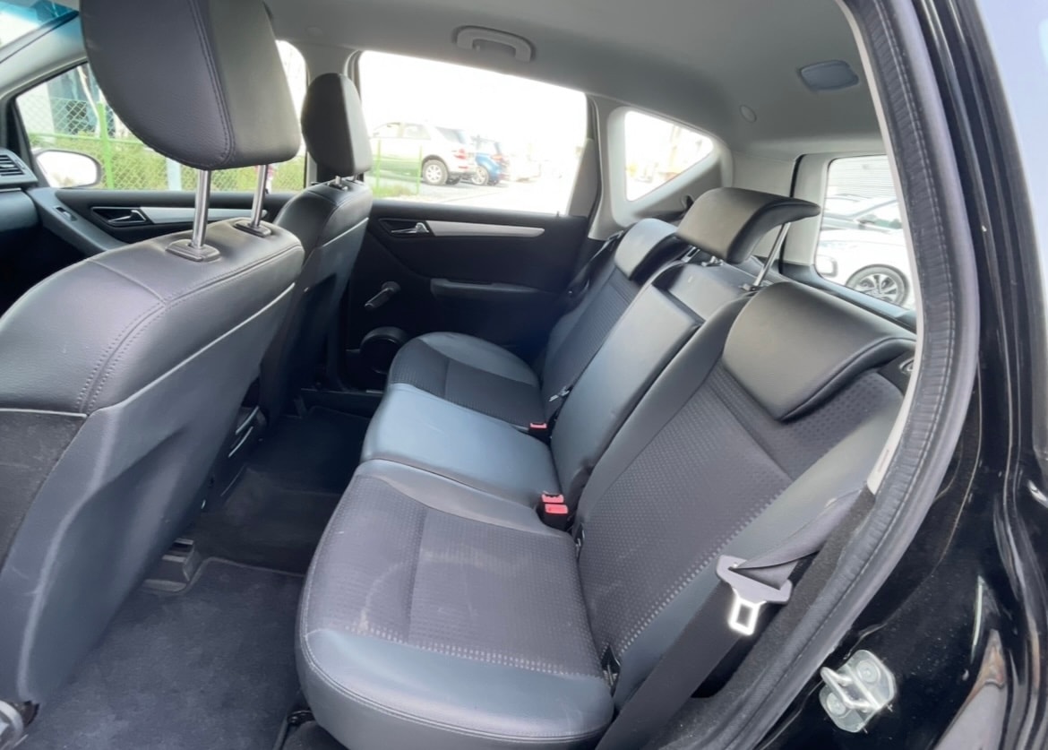 MERCEDES-BENZ A 200 T Avantgarde-image-13