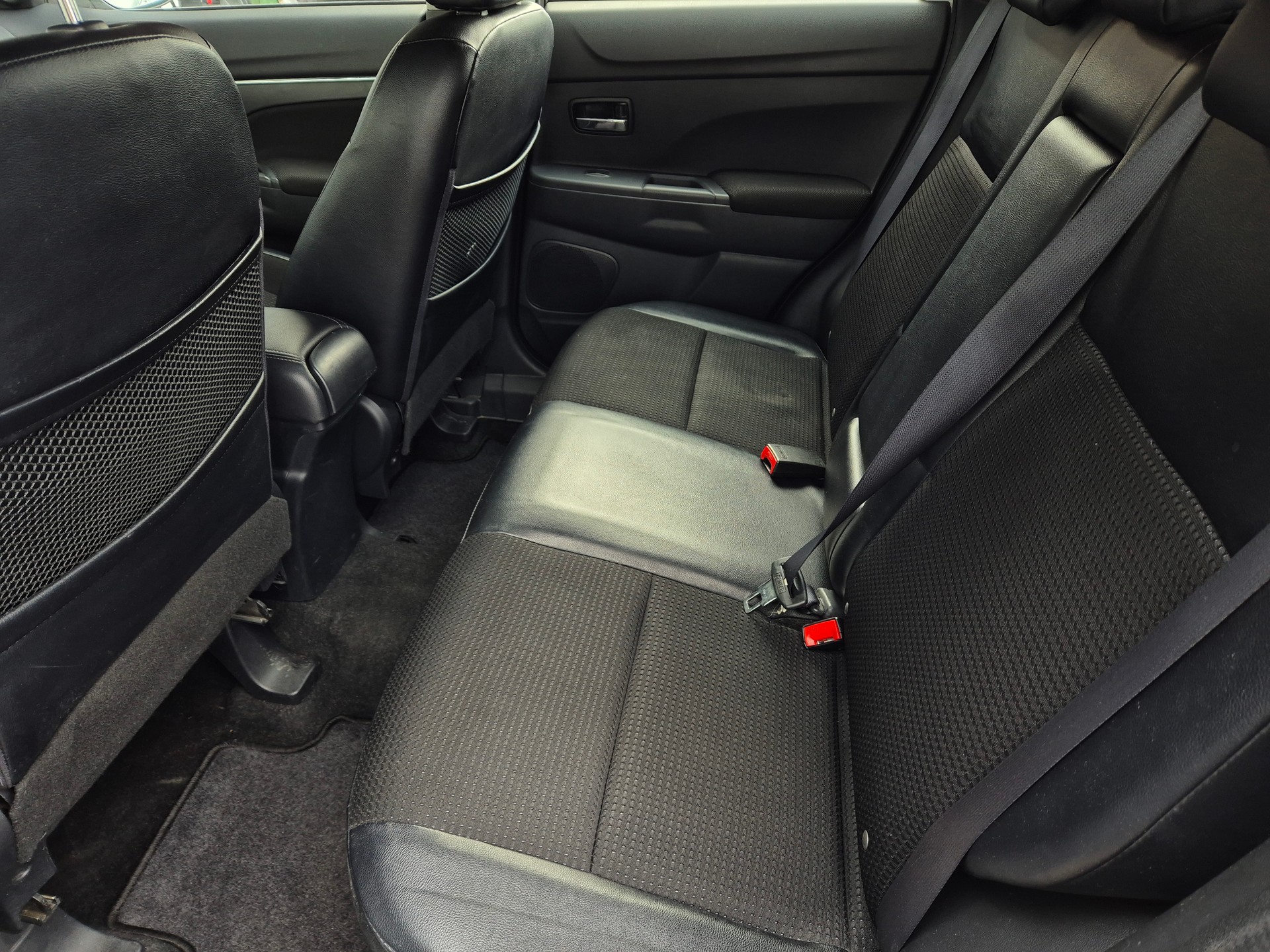 CITROEN C4 Aircross 1.6 HDi Séduction 4WD-image-12
