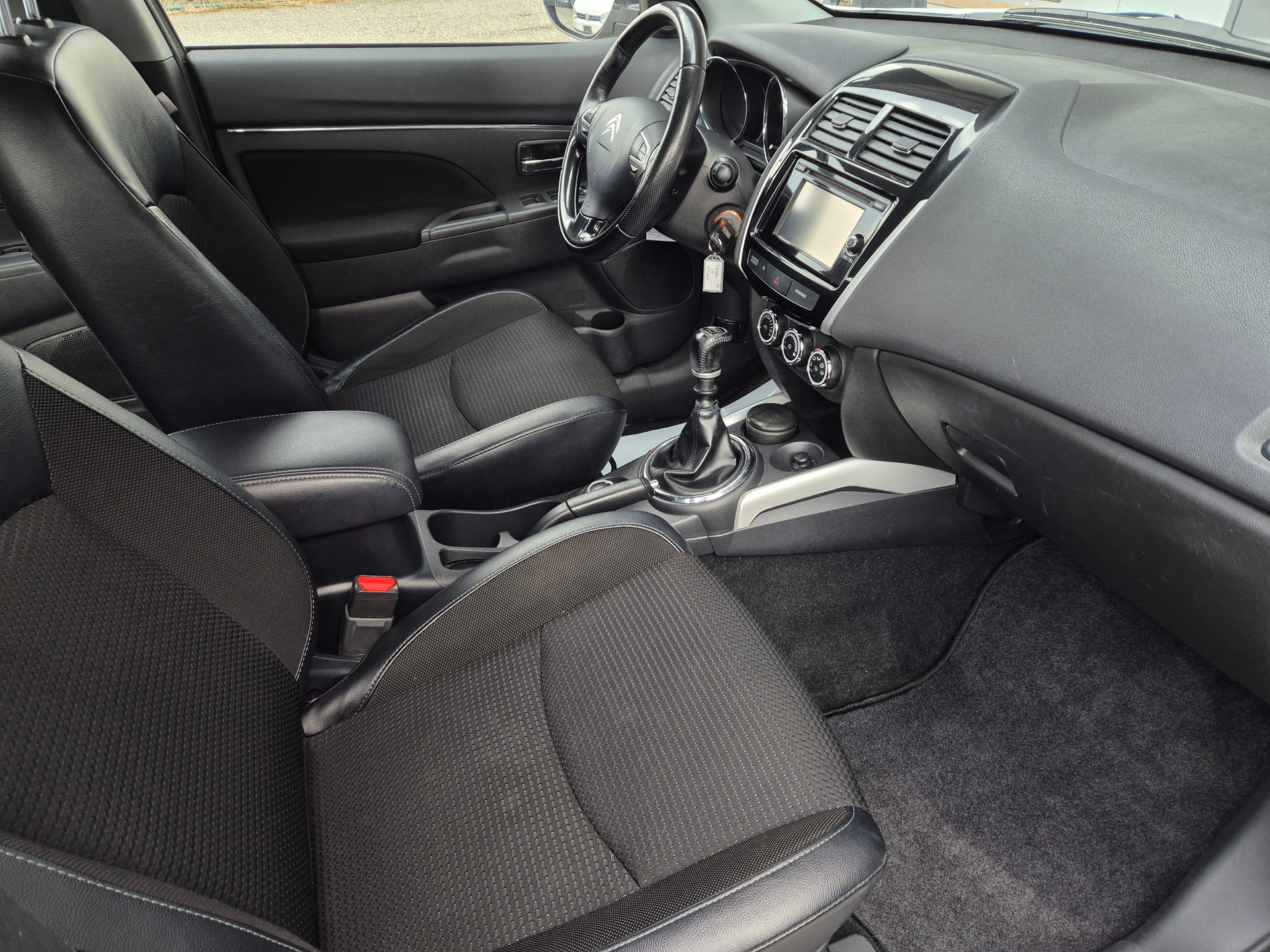 CITROEN C4 Aircross 1.6 HDi Séduction 4WD-image-11