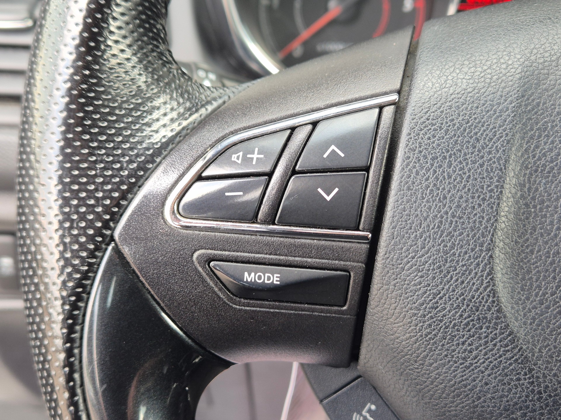 CITROEN C4 Aircross 1.6 HDi Séduction 4WD-image-19
