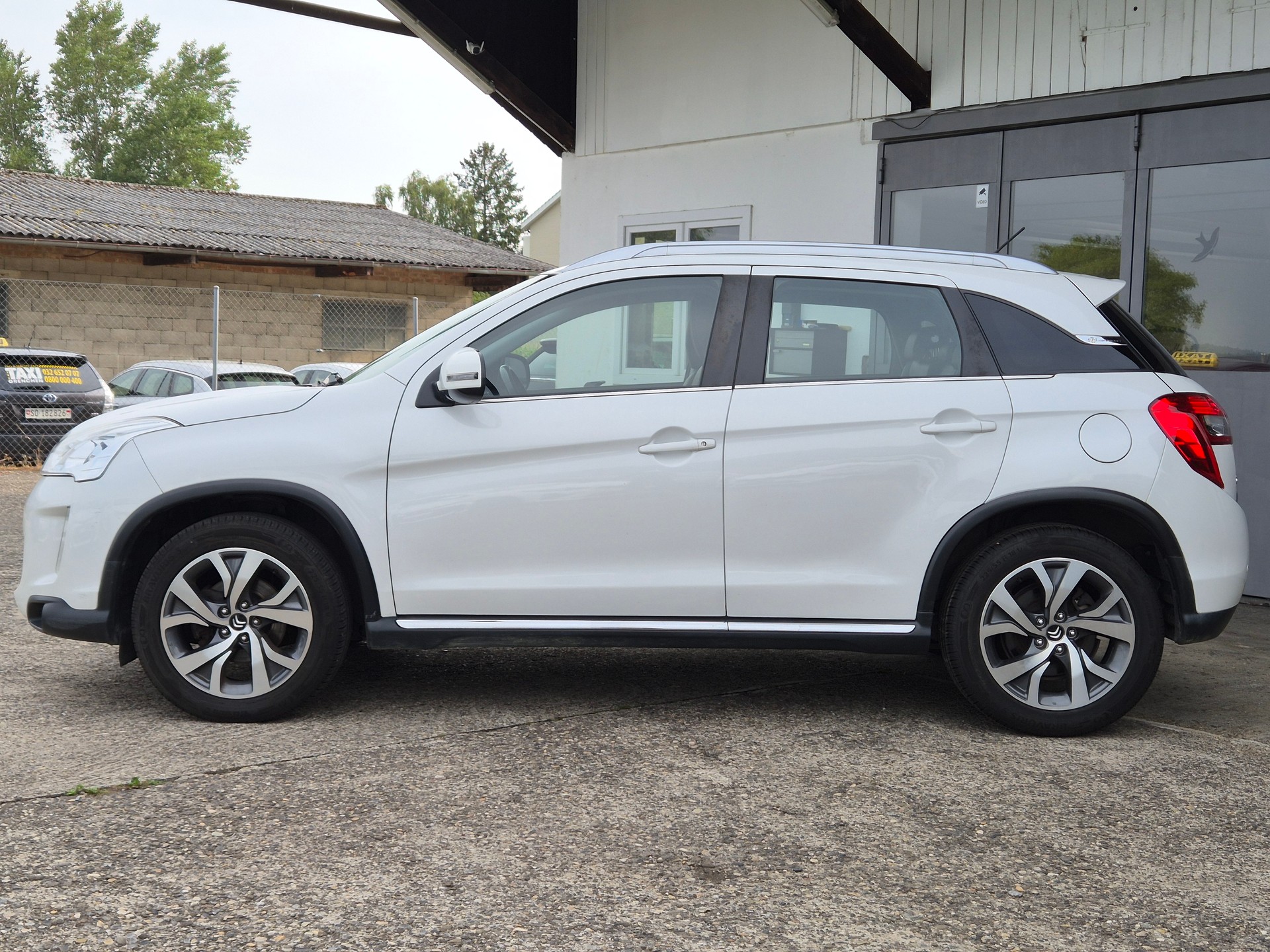 CITROEN C4 Aircross 1.6 HDi Séduction 4WD-image-8