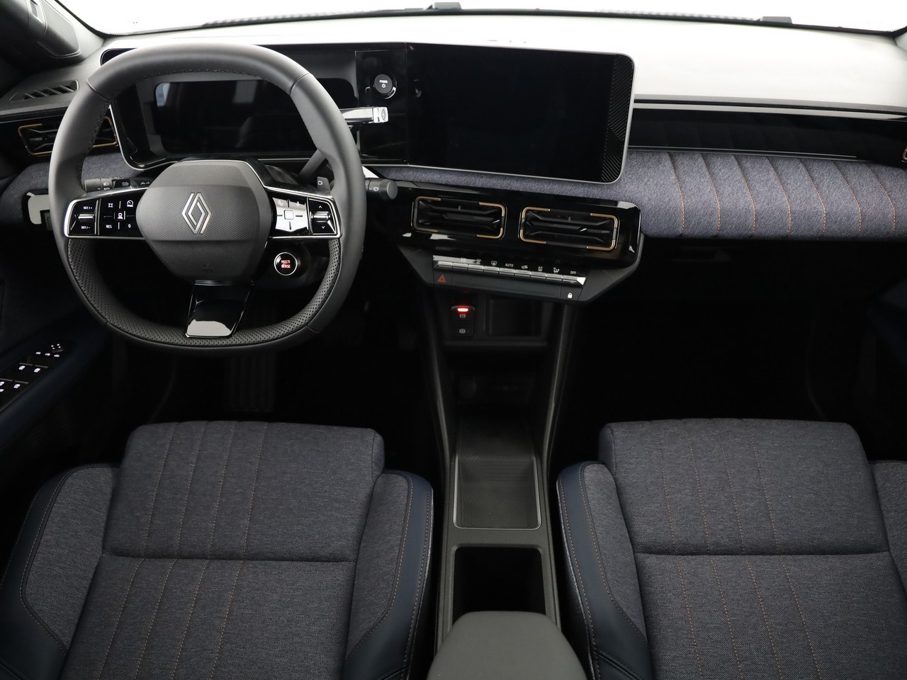 RENAULT R4 E-Tech Comfort Range techno-image-4