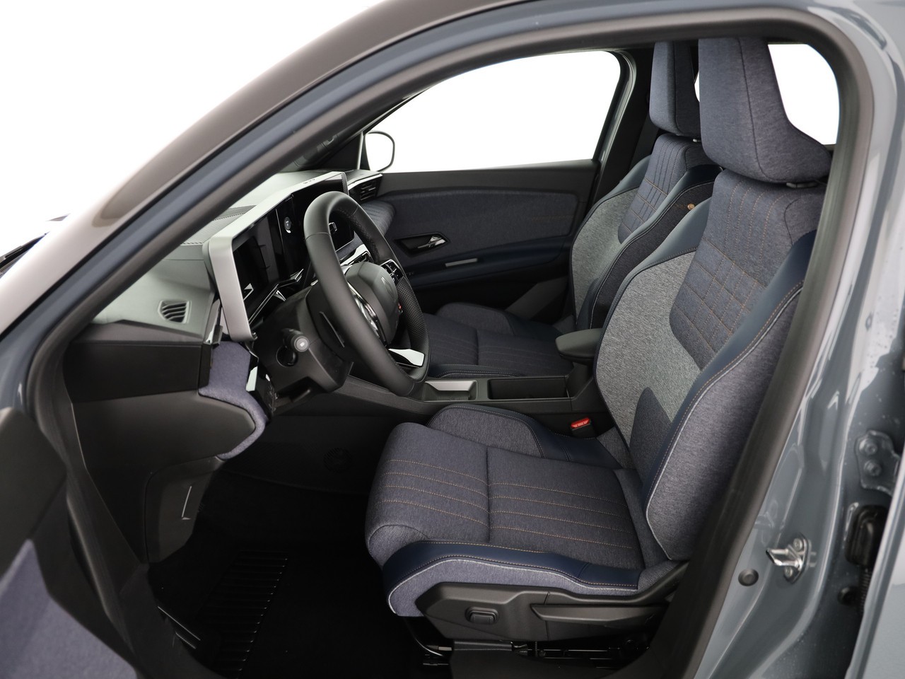 RENAULT R4 E-Tech Comfort Range techno-image-5