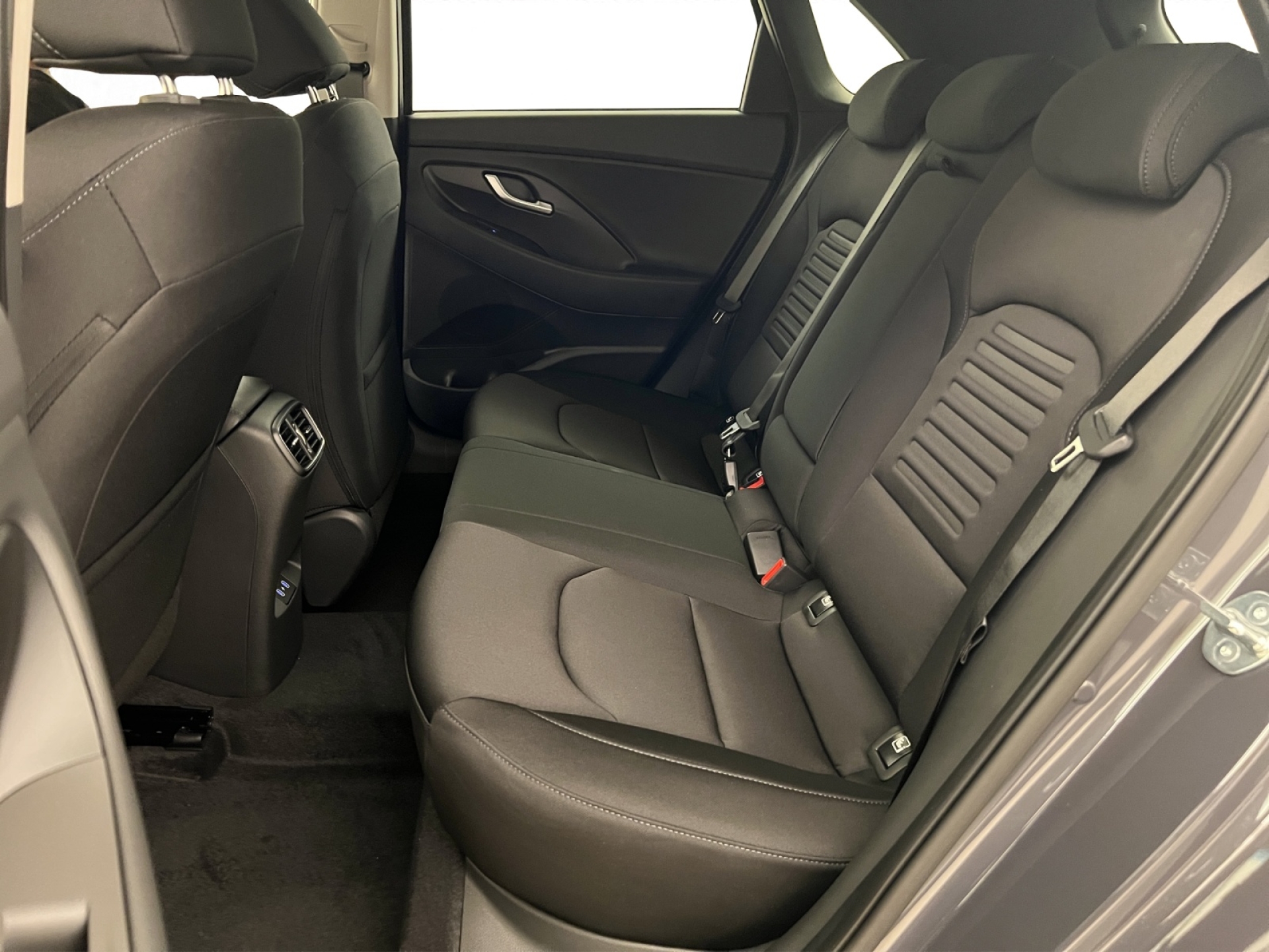 HYUNDAI i30 1.5 T-GDi Amplia-image-6