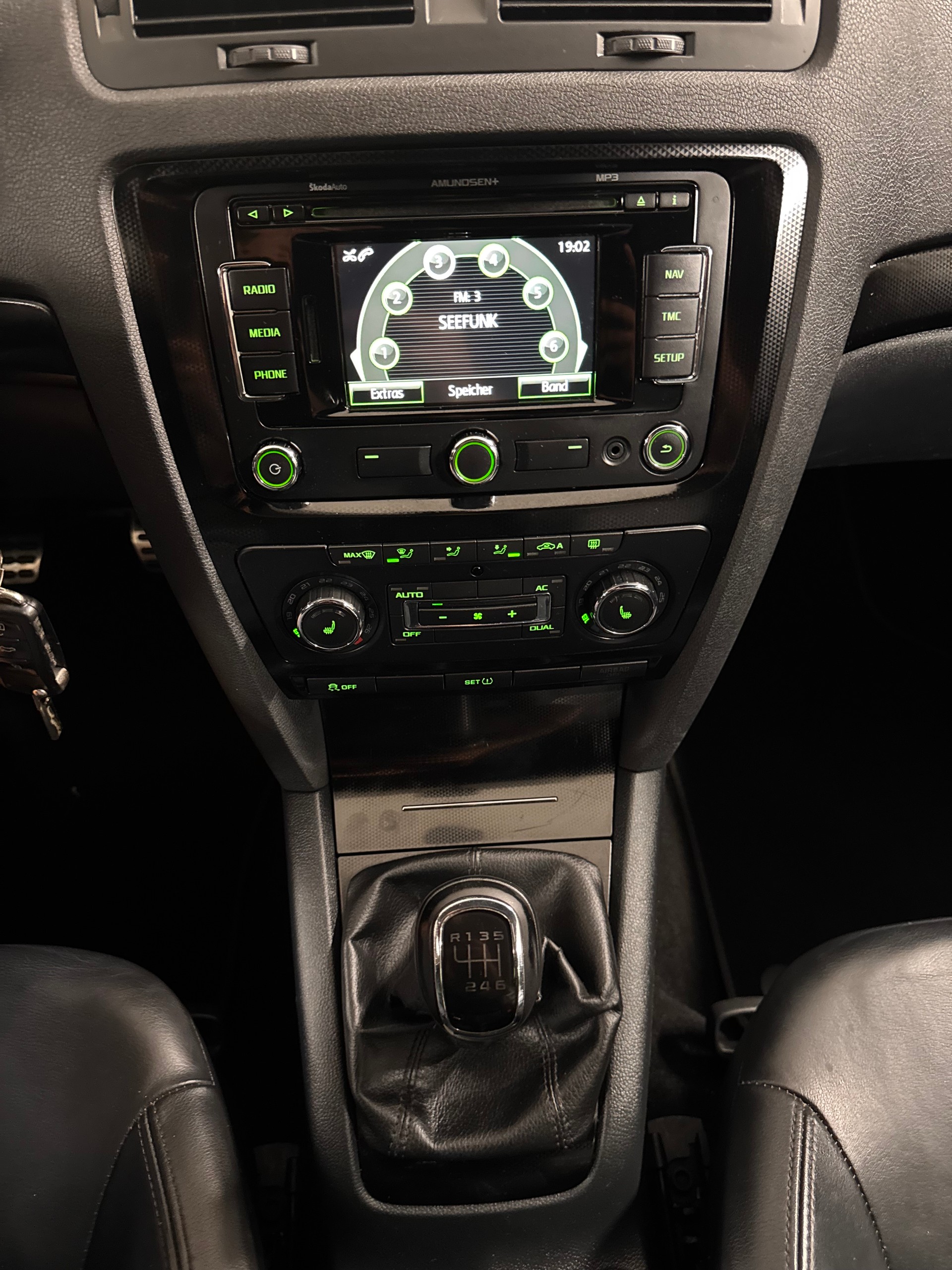 SKODA Octavia Combi 2.0 TSI RS-image-14