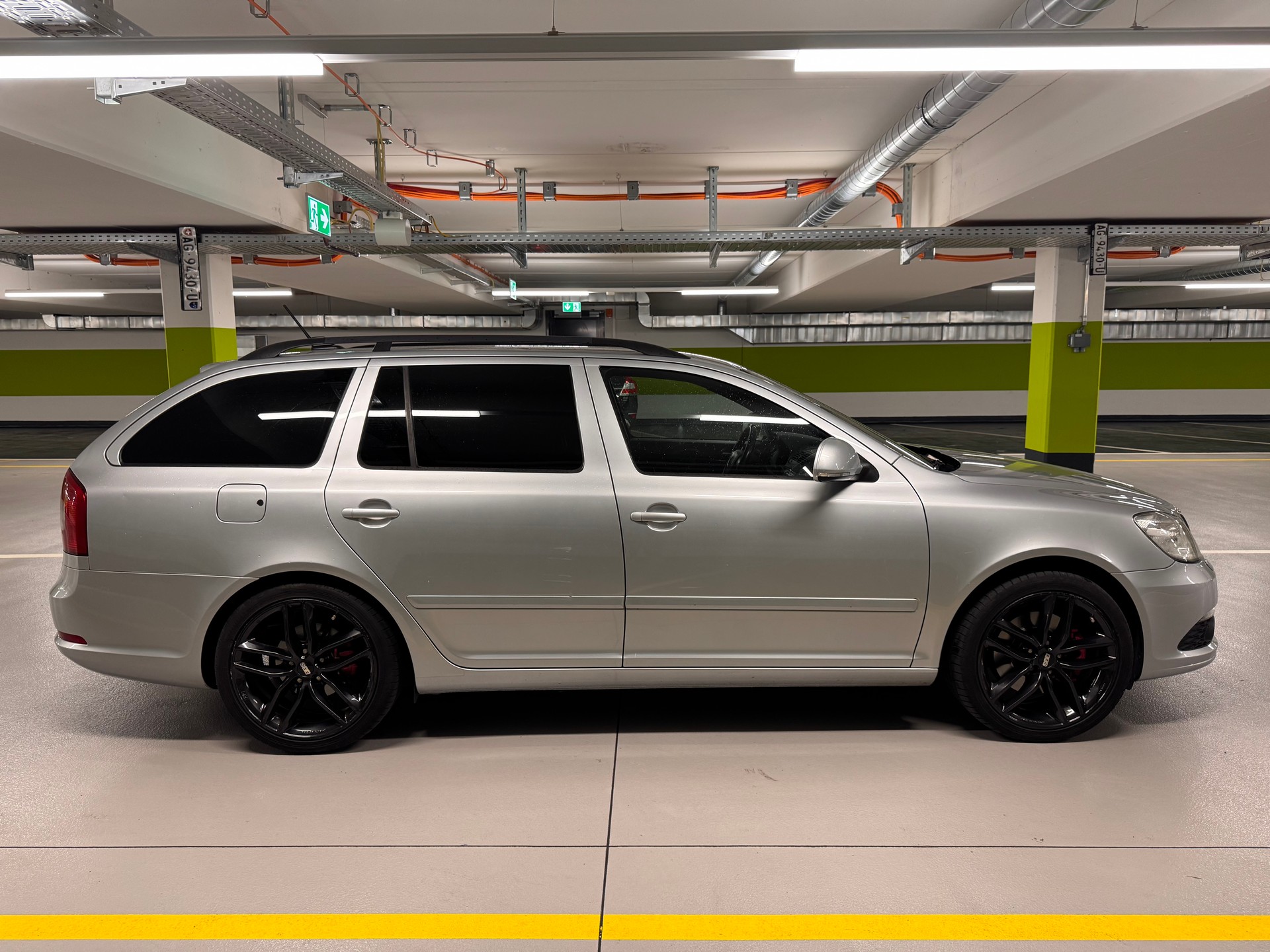 SKODA Octavia Combi 2.0 TSI RS-image-3