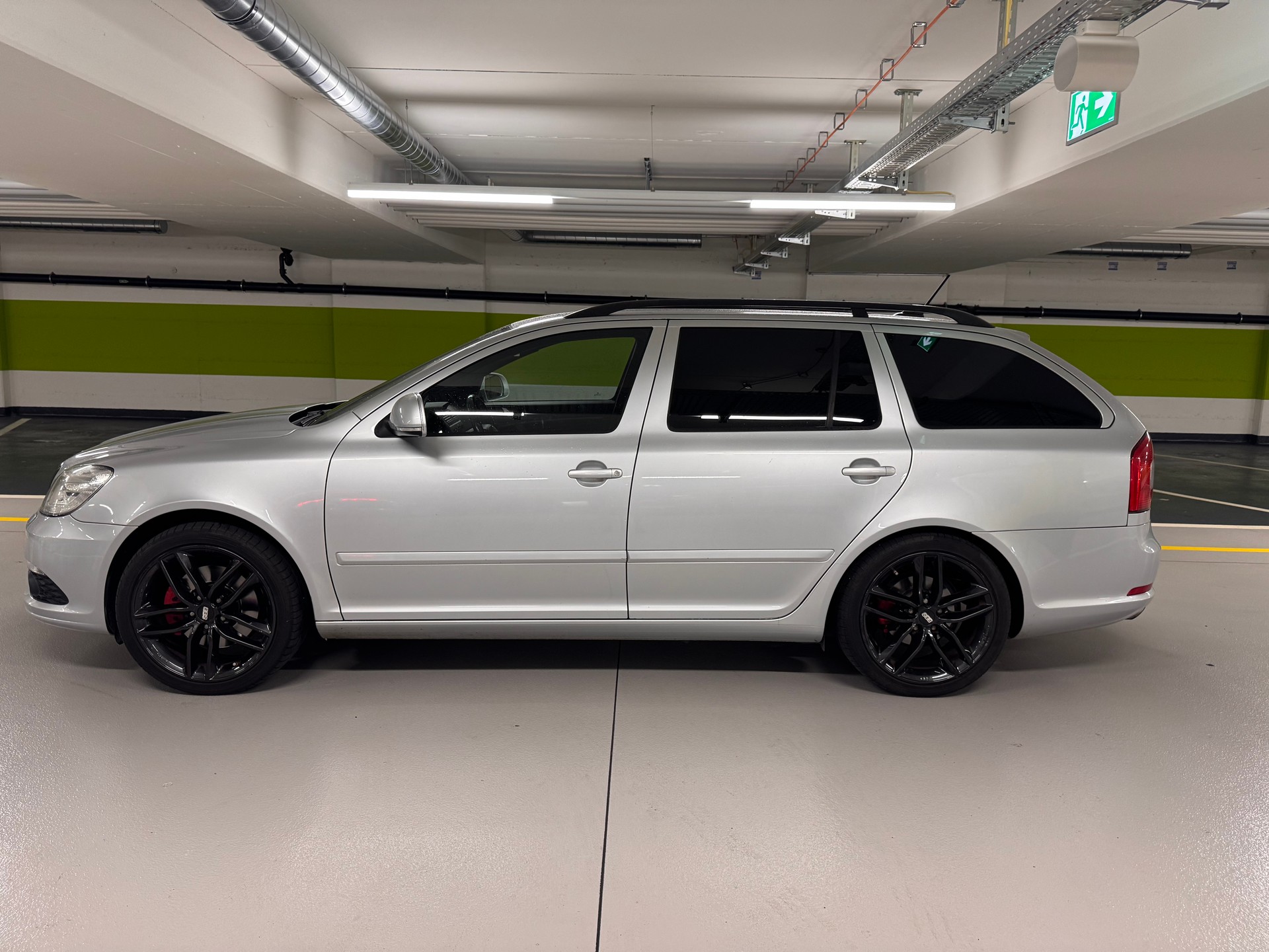 SKODA Octavia Combi 2.0 TSI RS-image-7