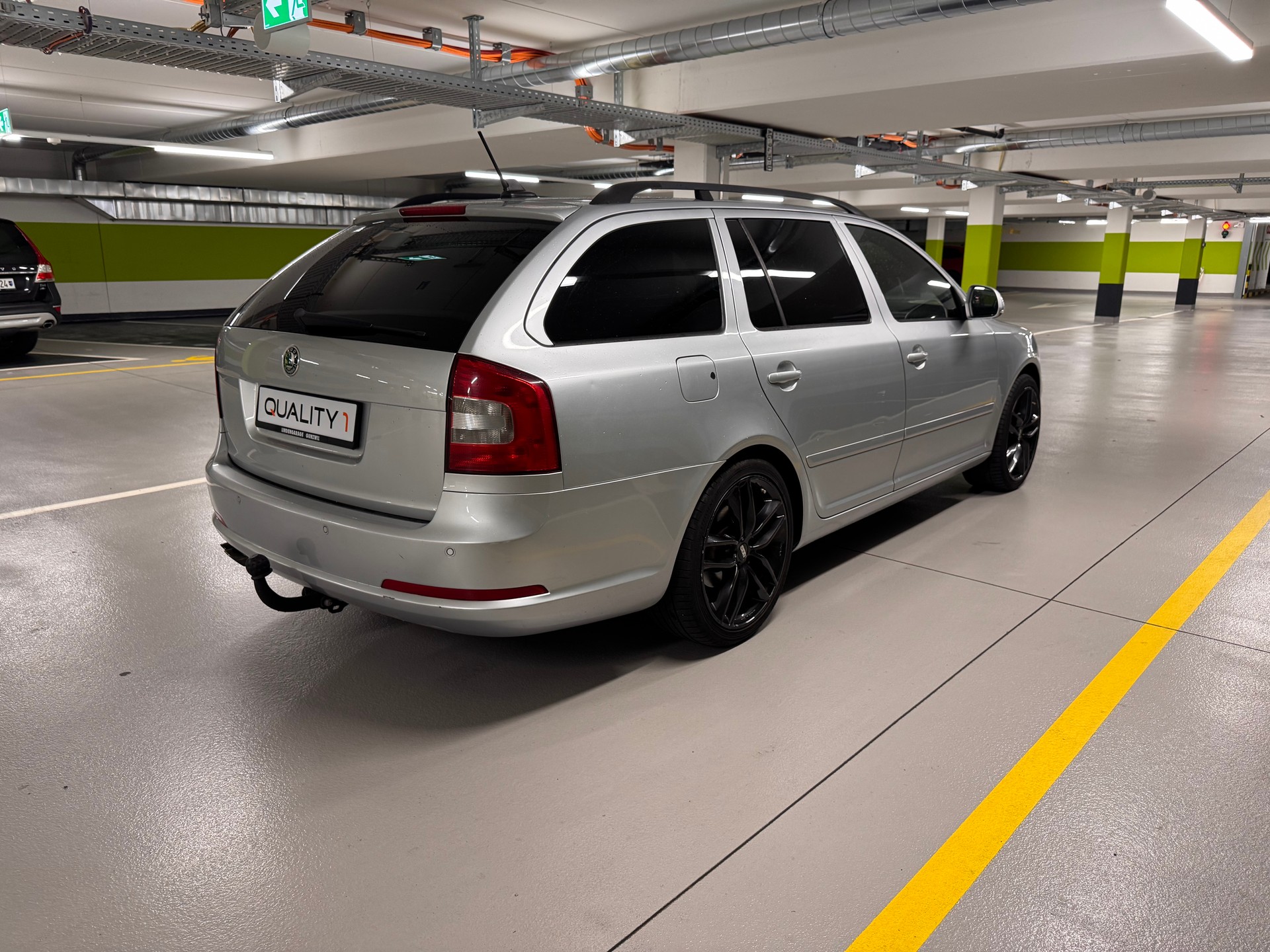 SKODA Octavia Combi 2.0 TSI RS-image-4