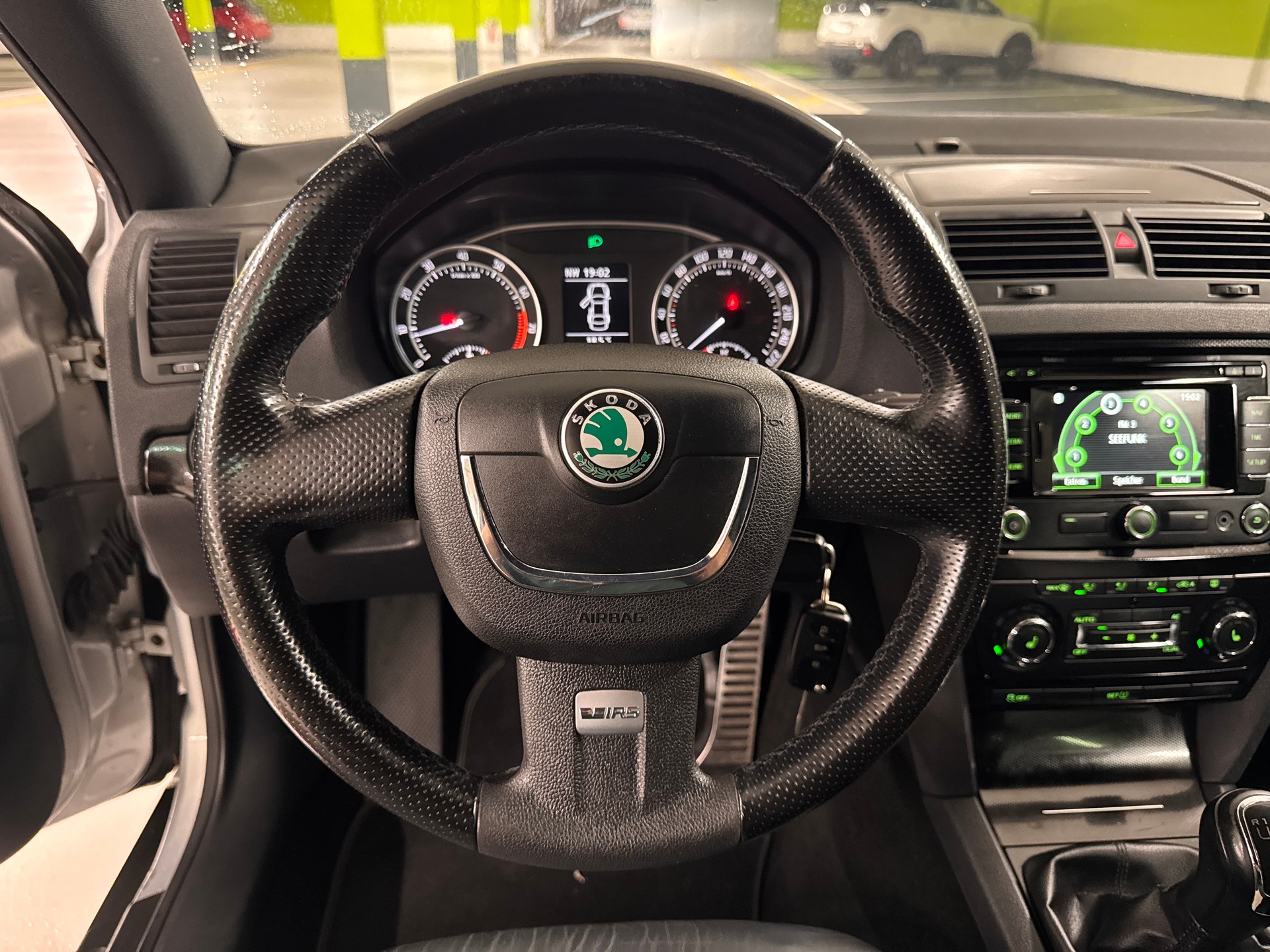 SKODA Octavia Combi 2.0 TSI RS-image-13