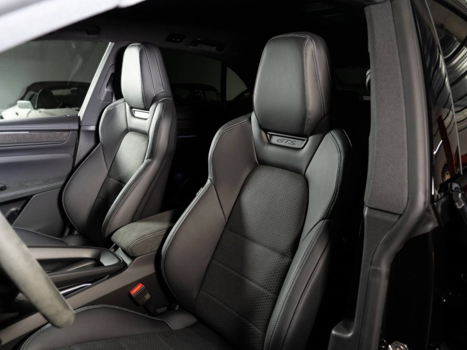 PORSCHE Macan GTS-image-4