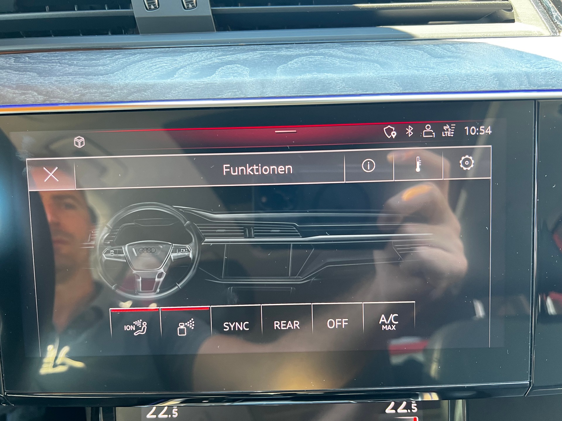 AUDI e-tron 55 quattro // SoH 97.7% // Matrix / Massagesitz / HUD / Pano / ufm.-image-24