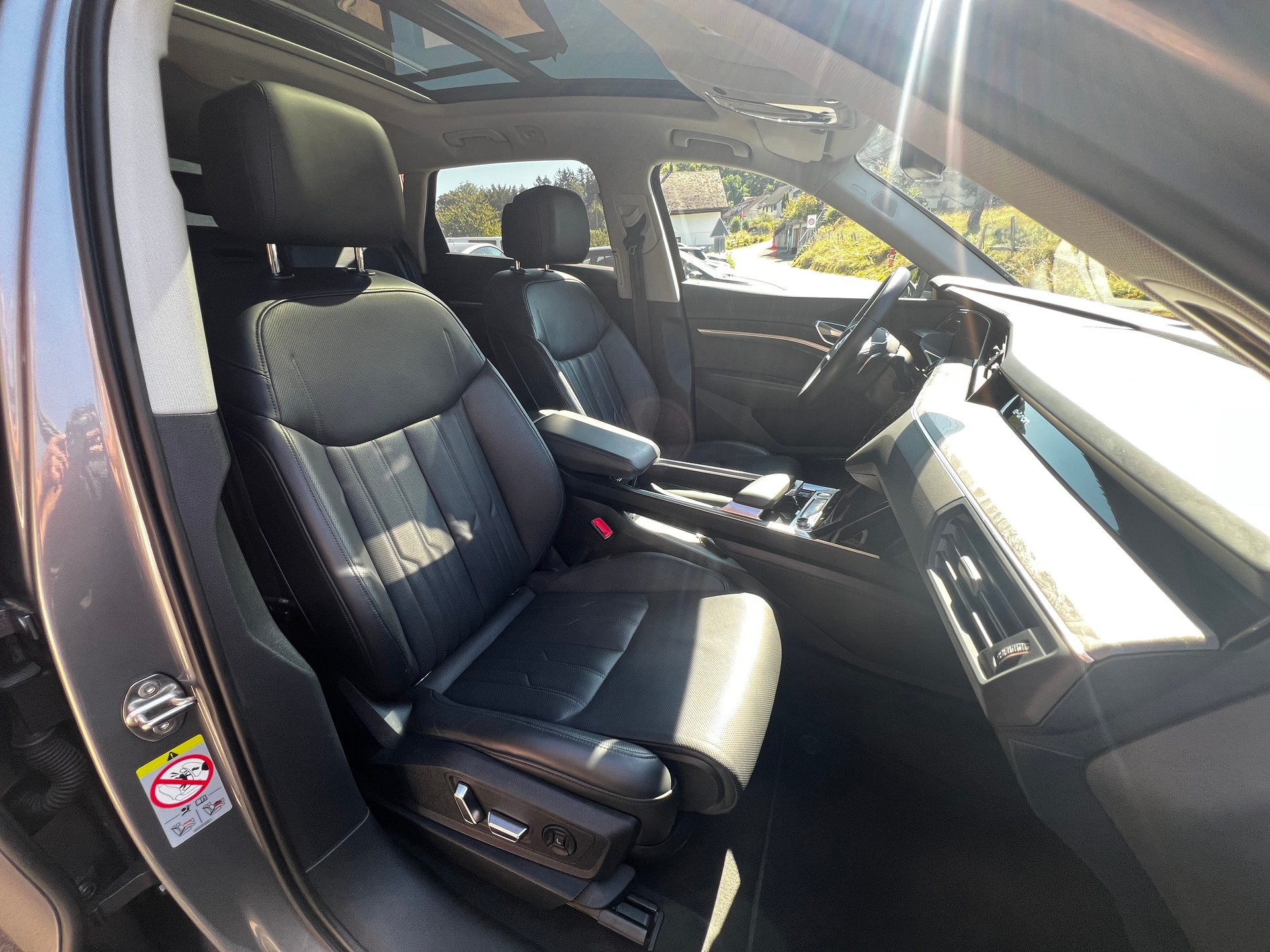 AUDI e-tron 55 quattro // SoH 97.7% // Matrix / Massagesitz / HUD / Pano / ufm.-image-9