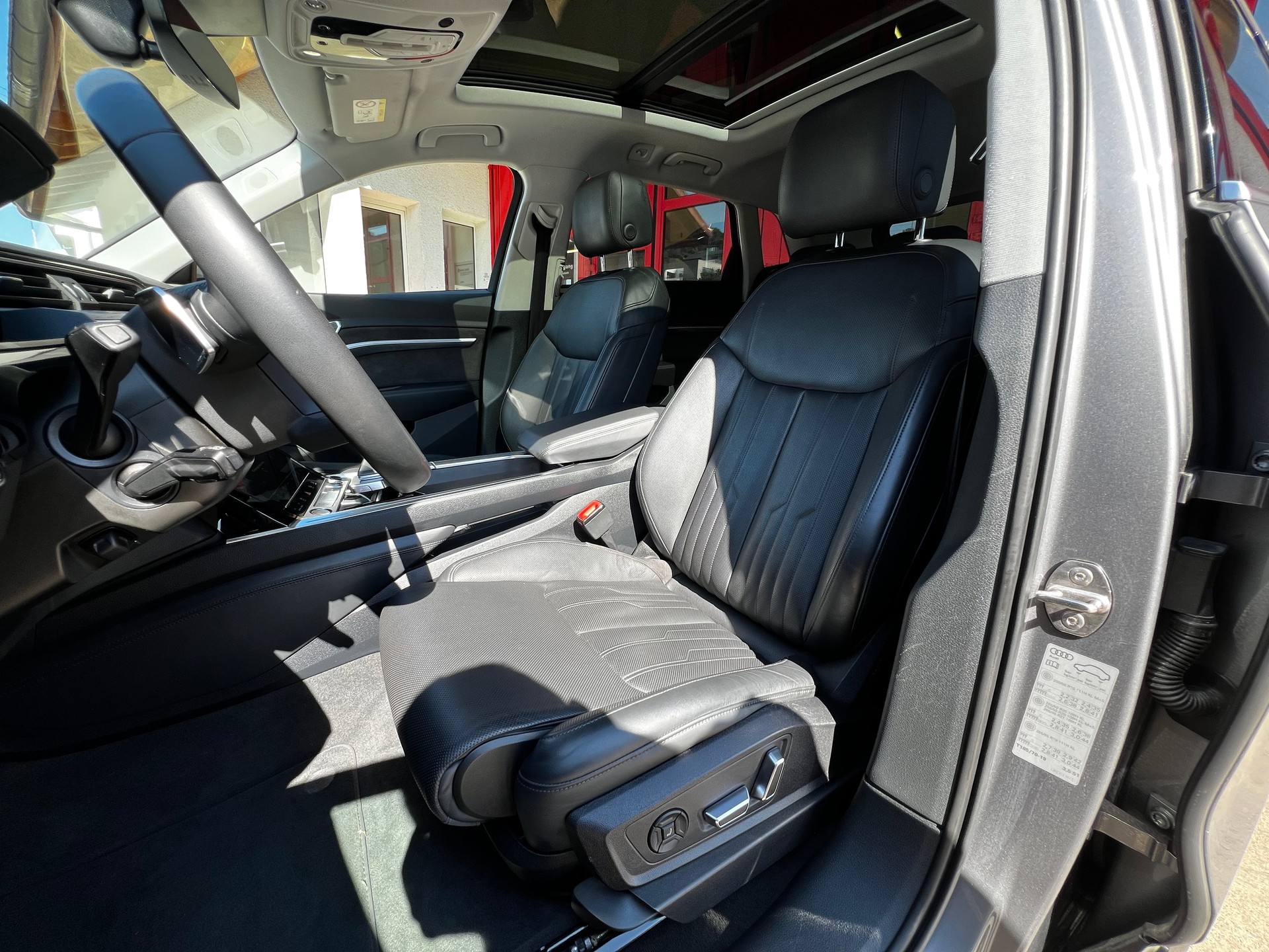 AUDI e-tron 55 quattro // SoH 97.7% // Matrix / Massagesitz / HUD / Pano / ufm.-image-15