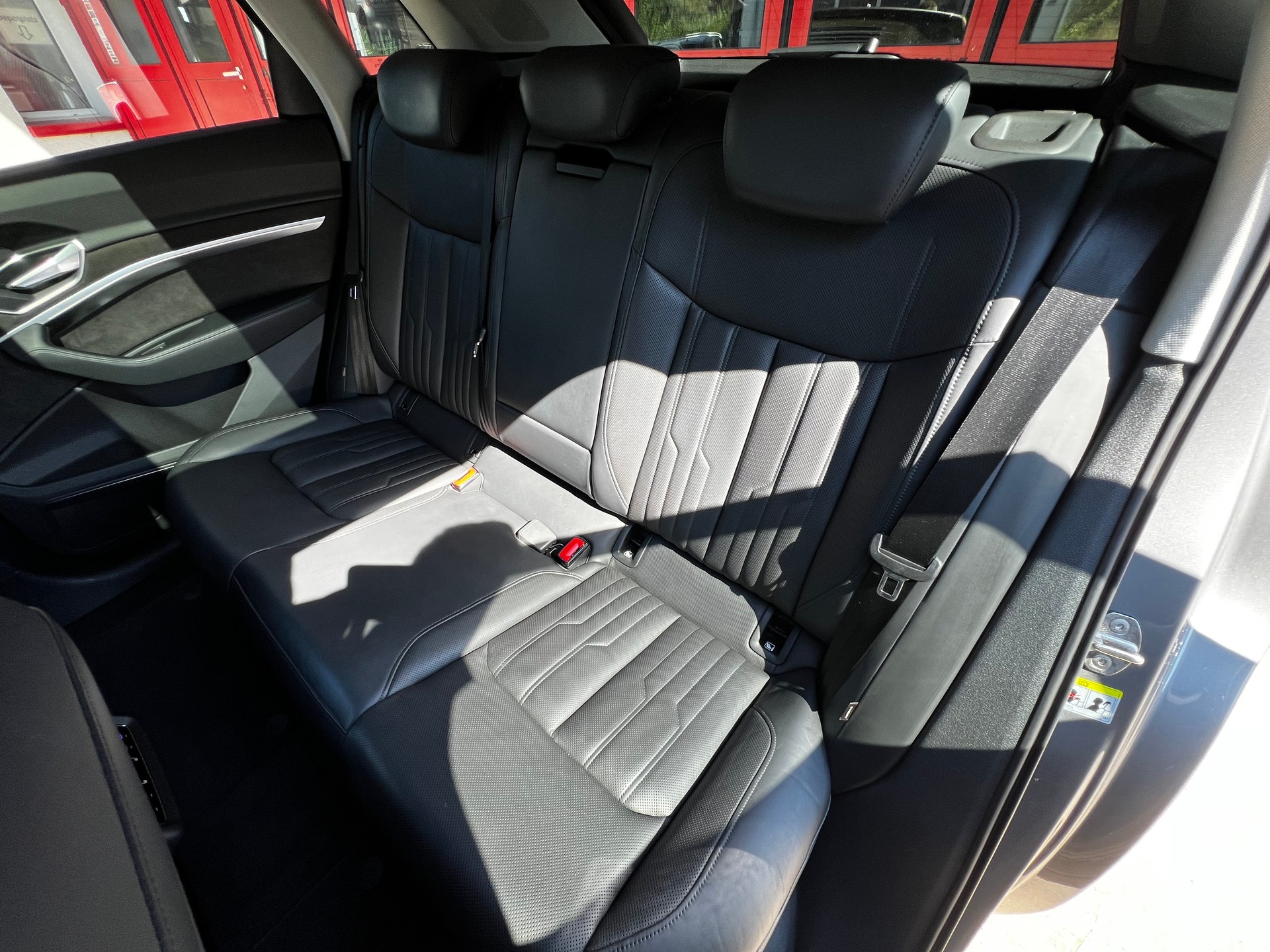 AUDI e-tron 55 quattro // SoH 97.7% // Matrix / Massagesitz / HUD / Pano / ufm.-image-14
