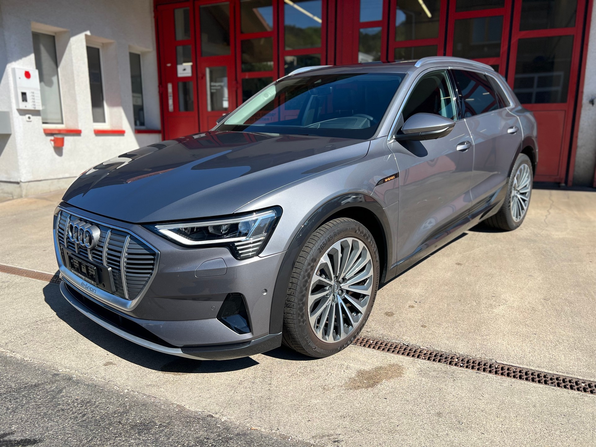 AUDI e-tron 55 quattro // SoH 97.7% // Matrix / Massagesitz / HUD / Pano / ufm.-image-1