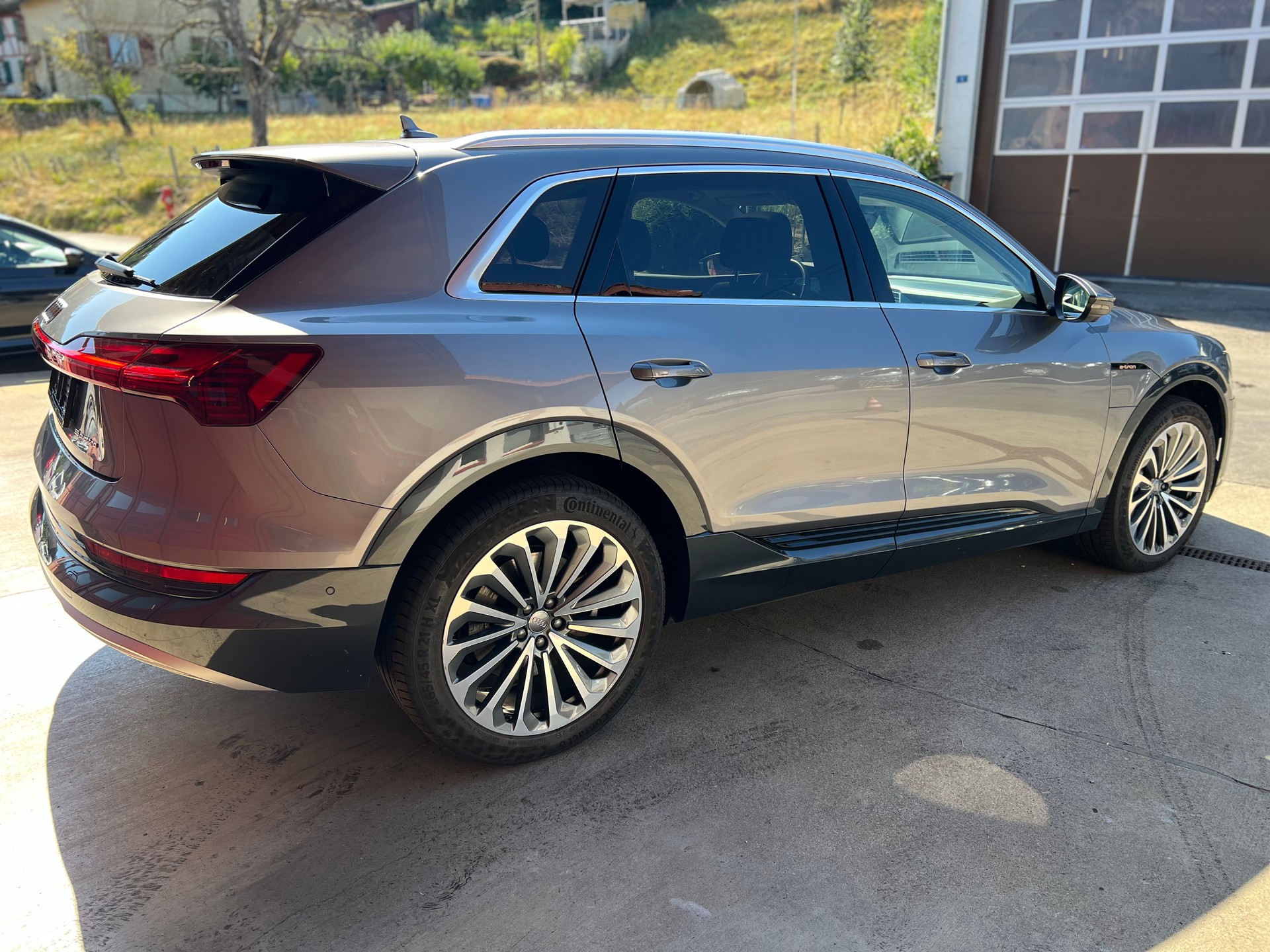AUDI e-tron 55 quattro // SoH 97.7% // Matrix / Massagesitz / HUD / Pano / ufm.-image-5
