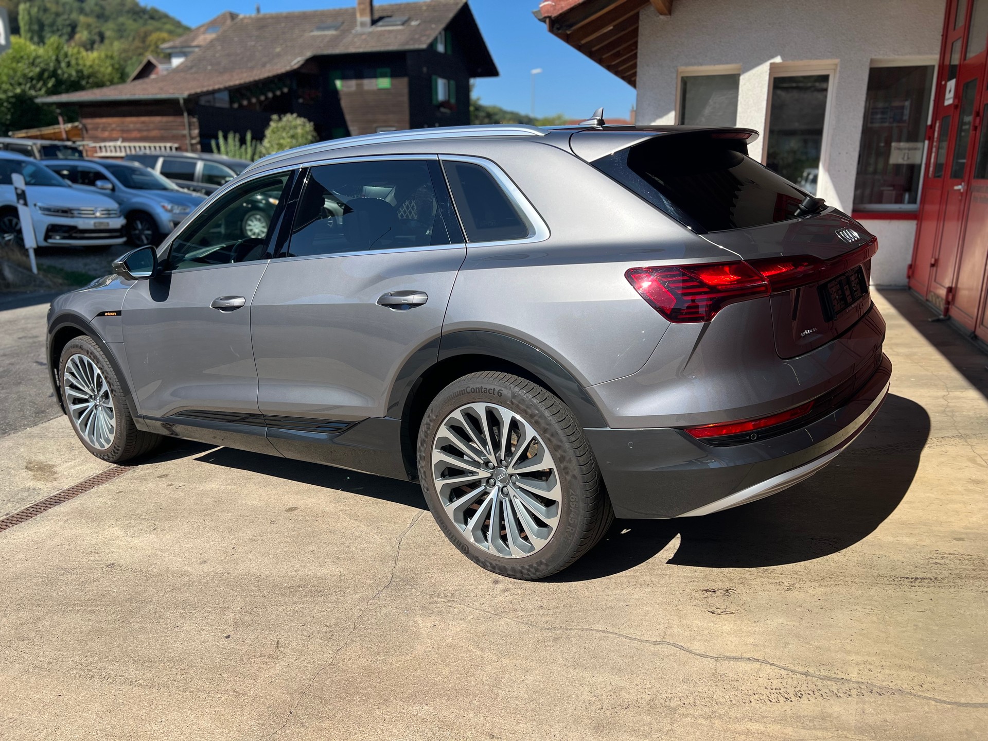 AUDI e-tron 55 quattro // SoH 97.7% // Matrix / Massagesitz / HUD / Pano / ufm.-image-3