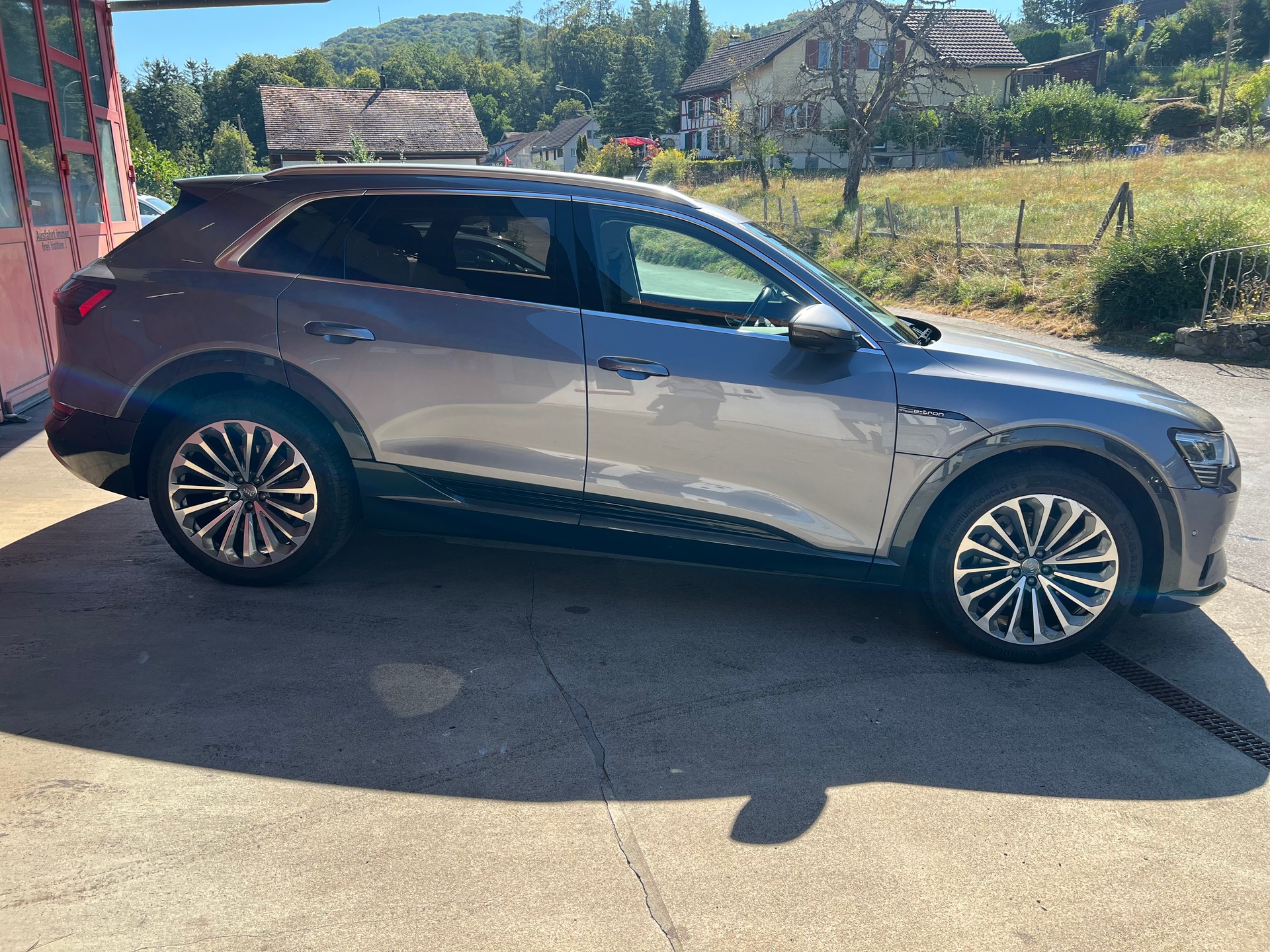 AUDI e-tron 55 quattro // SoH 97.7% // Matrix / Massagesitz / HUD / Pano / ufm.-image-6