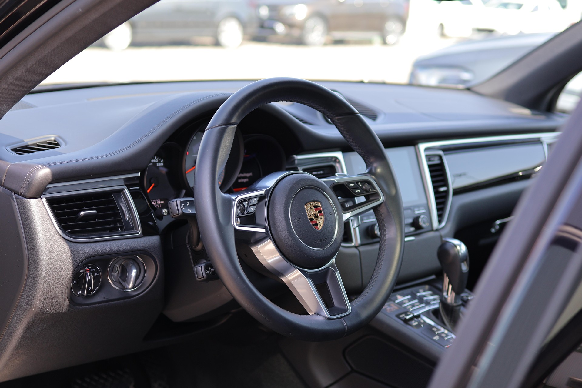 PORSCHE Macan 3.0 V6 S * LUFTFEDERUNG * 360° KAMERA * PANORAMADACH * BOSE SOUNDSYSTEM *-image-11