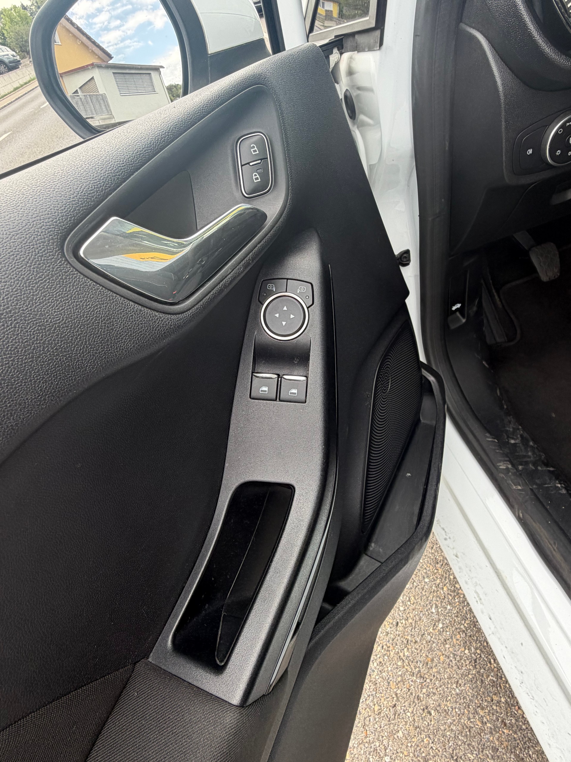FORD Fiesta 1.0 SCTi Trend-image-12