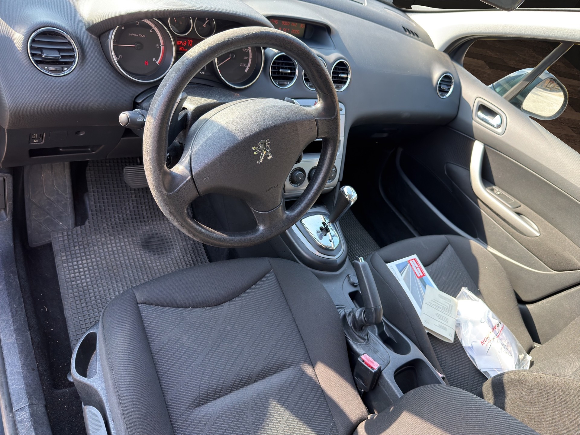 PEUGEOT 308 SW 1.6 HDI Trendy-image-14
