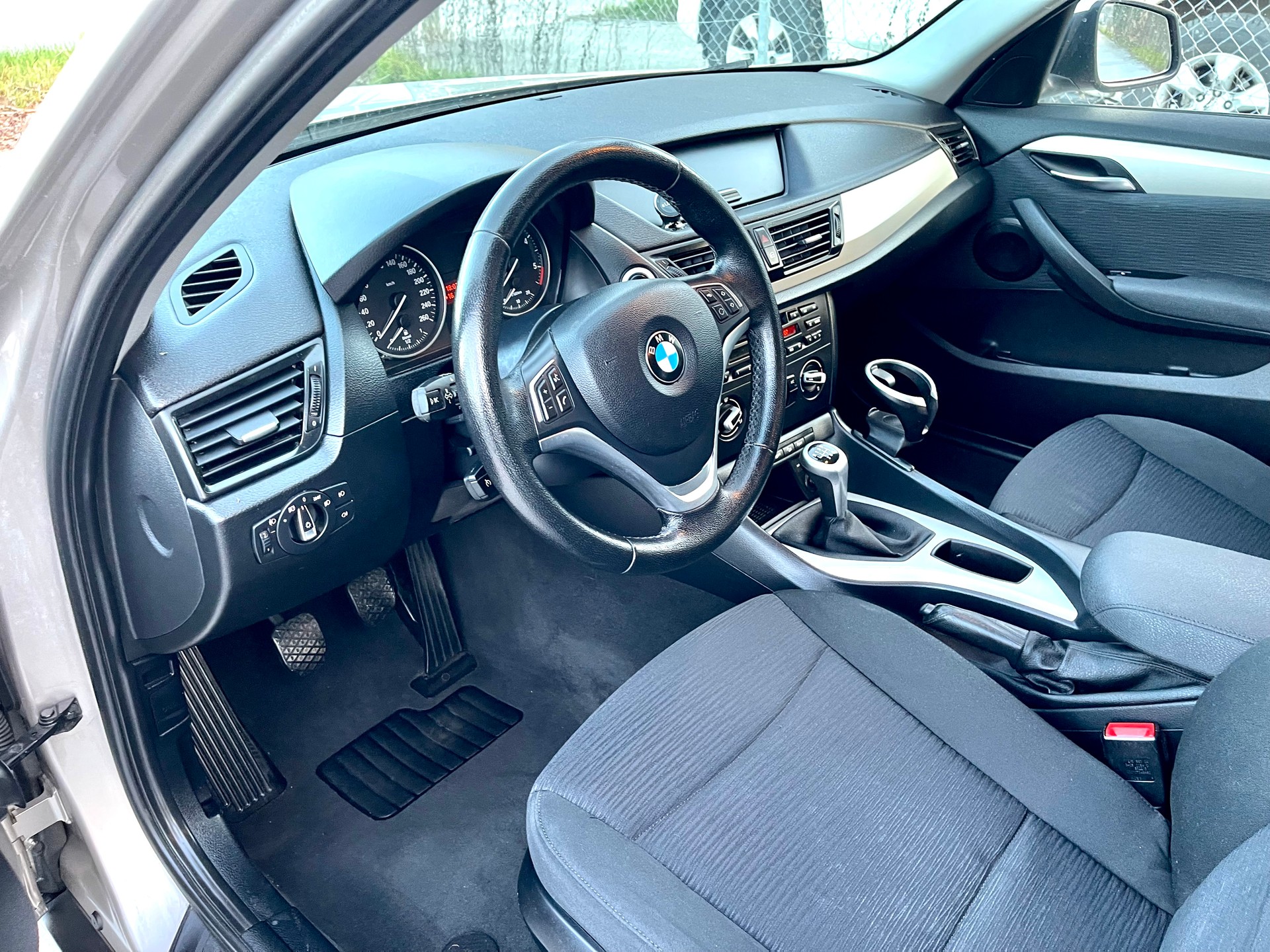 BMW X1 xDrive 18d Sport Line-image-16