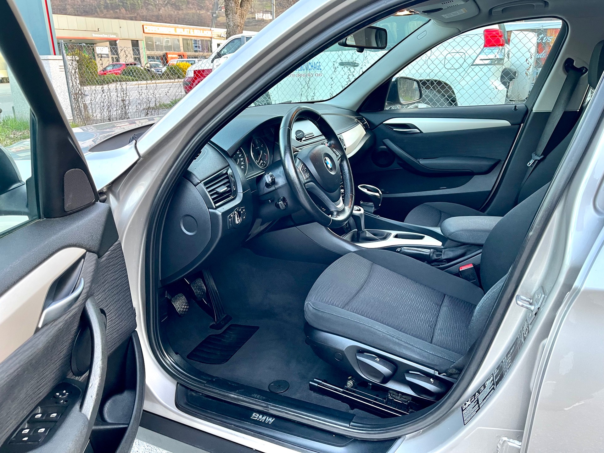 BMW X1 xDrive 18d Sport Line-image-23