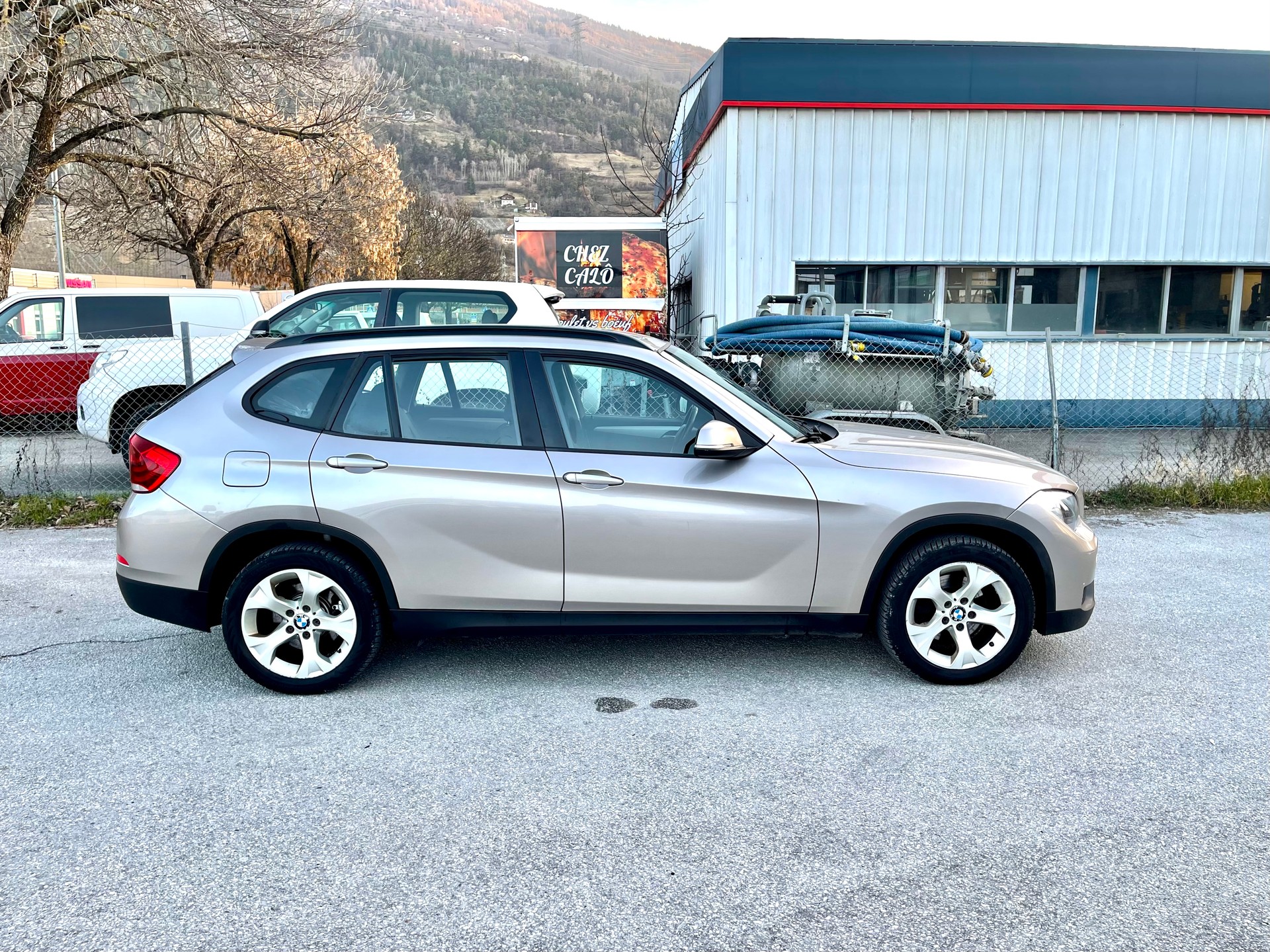 BMW X1 xDrive 18d Sport Line-image-14
