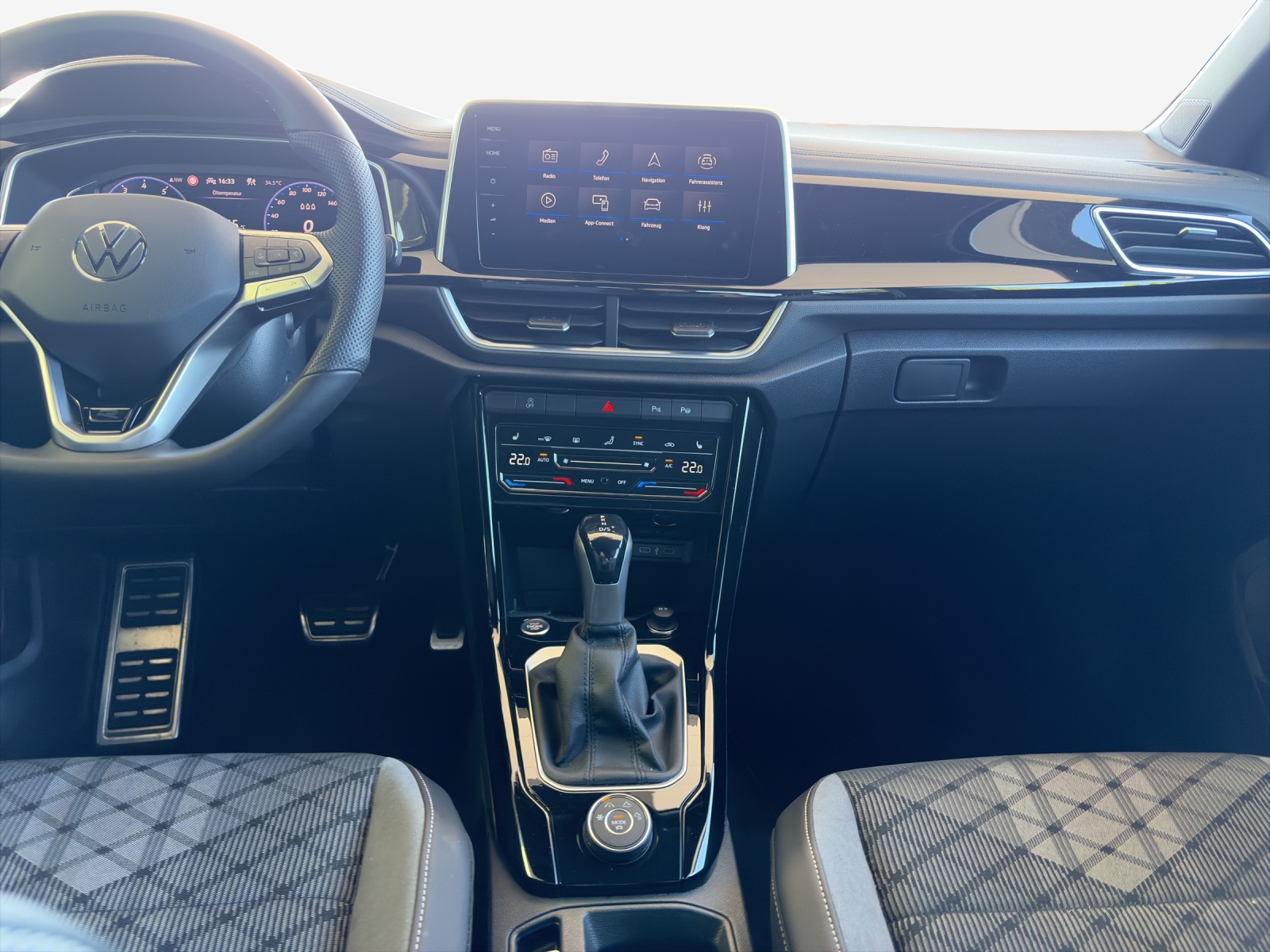 VW T-Roc 2.0 TSI R-Line DSG 4Motion-image-10