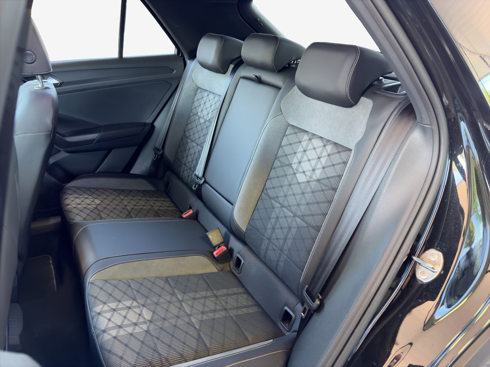 VW T-Roc 2.0 TSI R-Line DSG 4Motion-image-11